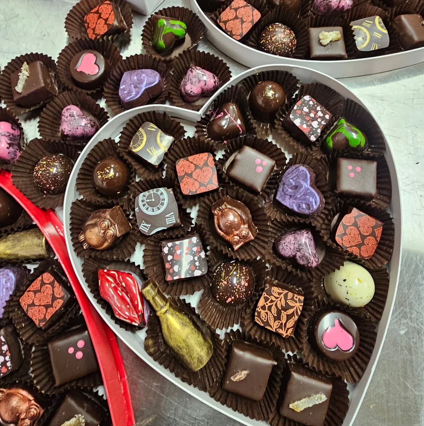 Valentines day is 4 days away. Stop by to get your loved ones small or large heart boxes filled with a delicious variety of chocolates.
#chocolates #valentines