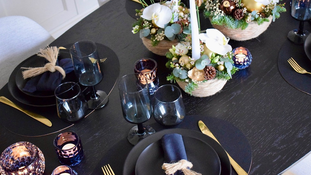 Astuce pour votre table de fête. Nouveau post du blog. Lien en bio. #fleursaddict #walhain #artfloral #noel
