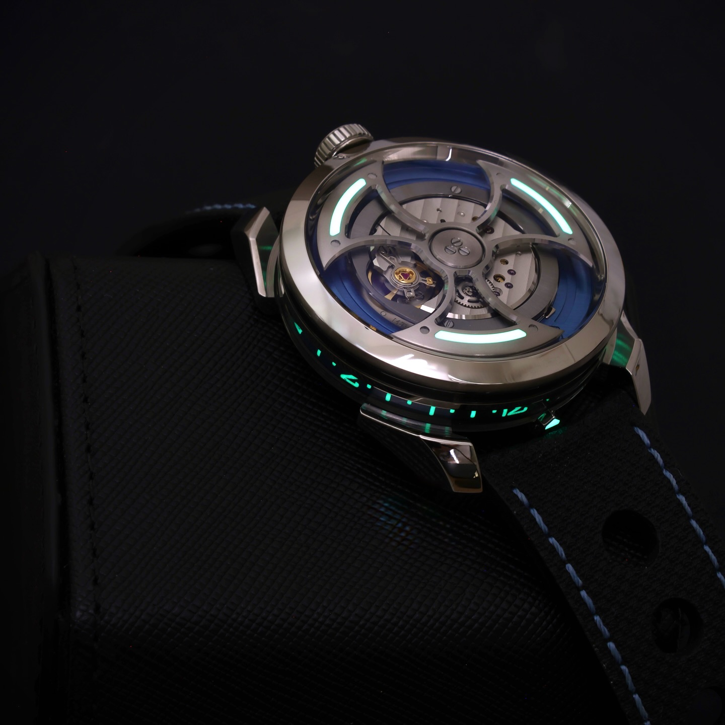 A standout in any collection, the @mbandf M.A.D 1S features an “inverted” rotor system that is truly unique and out of this world 👽🛸
Have you ever “won” the raffle to purchase an MB&F?
⌚️: MB&F M.A.D. 1S
#watchfam #watchreview #watchesofinstagram