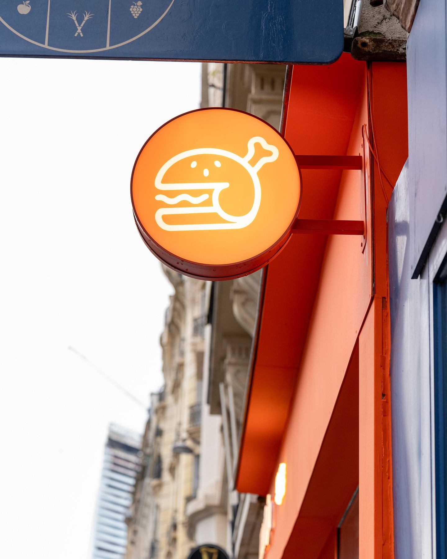 Tu cherches ton prochain spot coréen à Paris? 😋 Laisse cette vidéo te mettre l'eau à la bouche! 🥢
🍔 Bulgogi Smash Burger & poulet frit coréen
📍354B rue de Vaugirard, 75015 Paris
⏰ Ouvert du Lundi au Dimanche 11h30-22h30
#smashburger #parisfood #food #burger #chicken #halal