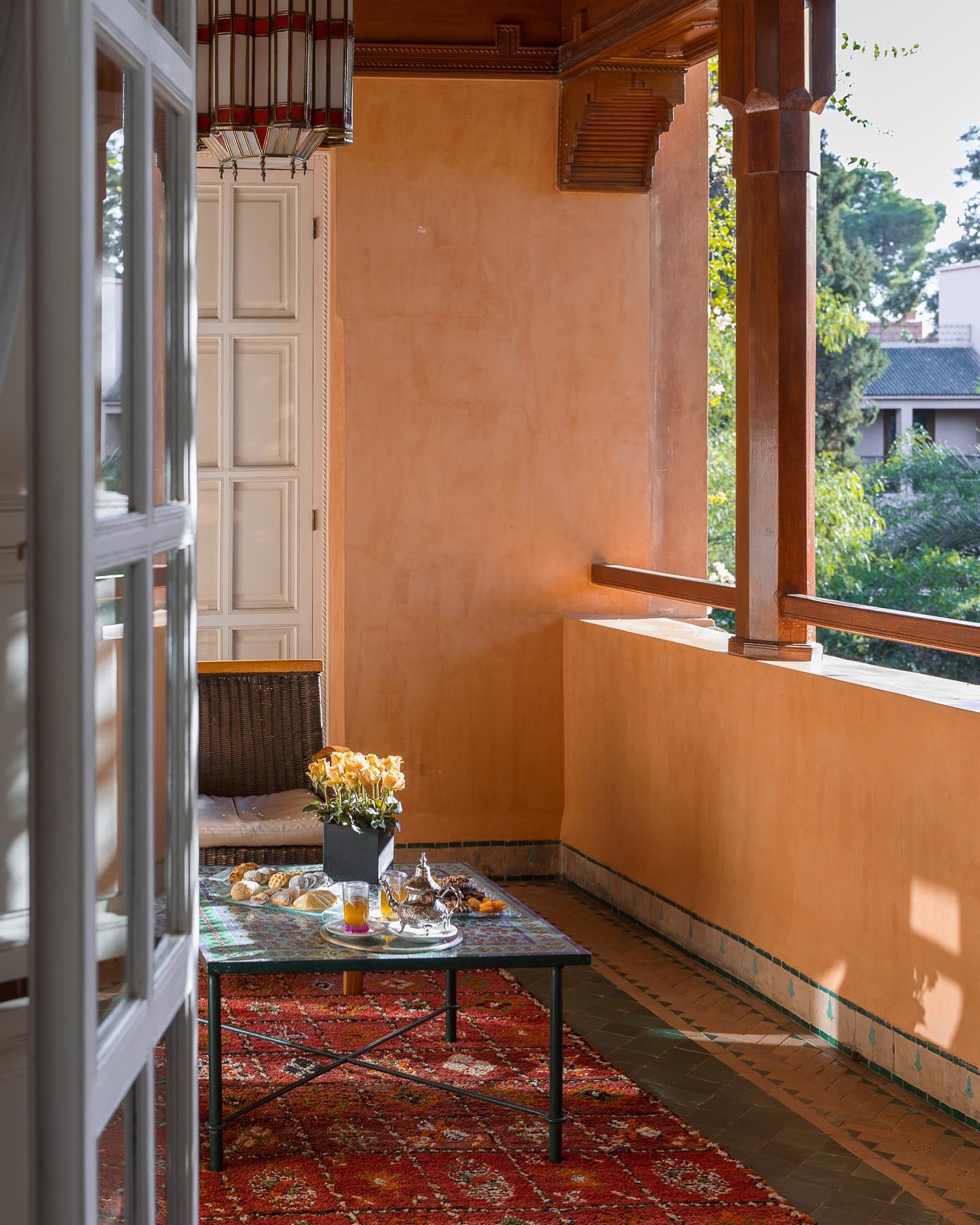 Moroccan pastries and mint tea, served on your room terrace… ❤️✨
#minttea #moroccantea #hallwaydecor #hallwayinspo #riad #moroccanriad #riadmarrakech #riadlife #riadlovers #moroccandecor #moroccandesign #moroccanarchitecture #moroccanstyle #beautifulinteriors #visitmorocco #beautifulhotels #simplymorocco #moroccovacations #flowerlovers #fountain #visitmarrakech #bloomandgrow #beautifuldestinations #luxurytravel #luxuryhotel