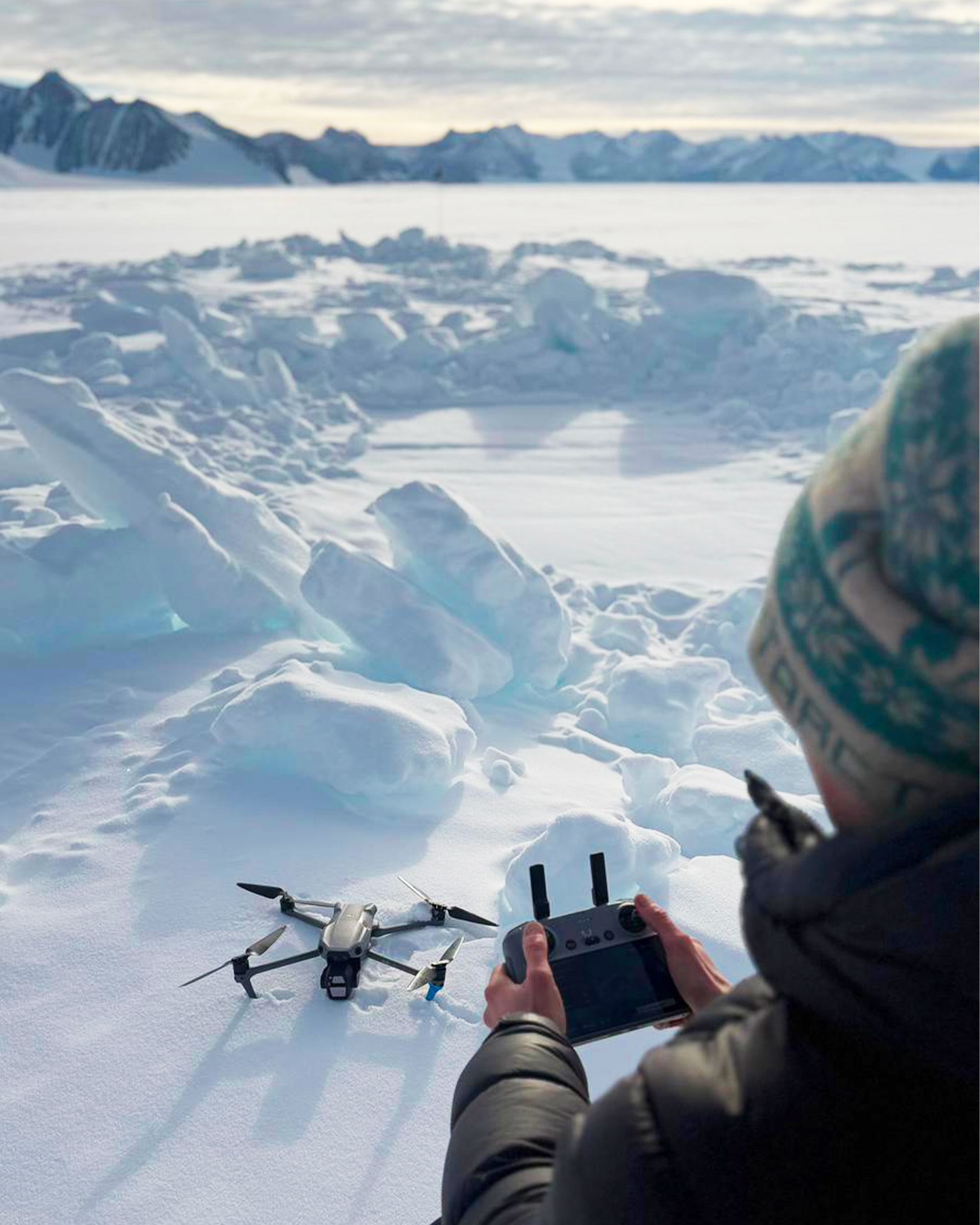 ❄️ –40°C, strong winds, hundreds of kilometers of ice… and still, filming remains possible.
⛷️🪁 Under Antarctica is a scientific expedition across the Antarctic continent, combining field research and over 4000 km distance travel by ski-kite.
🌐 For 80 days, we crossed some of the most remote and least explored areas on Earth, collecting data to better understand the Antarctic ice sheet and its role in our changing climate.
Documenting our science is essential, both for research and for telling the story of a place very few humans ever experience.
🎥 Cameras, drones, batteries, microphones: every piece of equipment is pushed to its limits by cold, isolation, and time.
Being able to rely on technology that performs in these conditions makes all the difference.
Powered by DJI
Learn more about the project: underantarctica.com
#UnderAntarctica #Antarctique #Science #Expedition #DJI