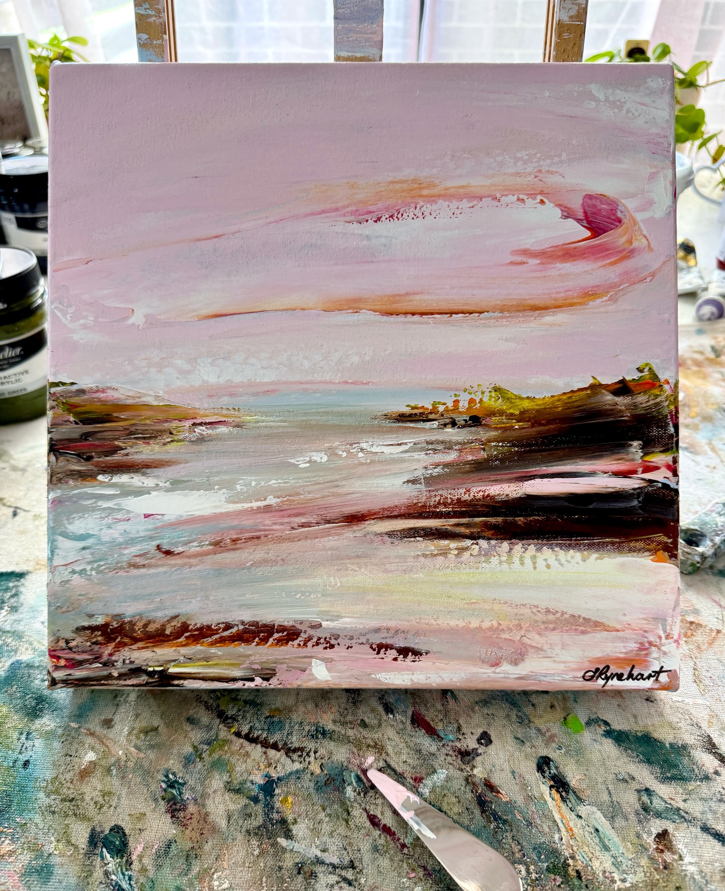 Anyone for strawberry swirls and chocolate curls? 🩷🤎 So weird the things that pop into my mind sometimes as I paint 😂. Maybe an afterthought from my daughter’s recent birthday cake 🤷🏻♀️
Regardless, this new one in progress is very sweet. ☺️
#sweetart #prettysweet #paintinginprogress #paletteknifeartist #abstractimpressionism