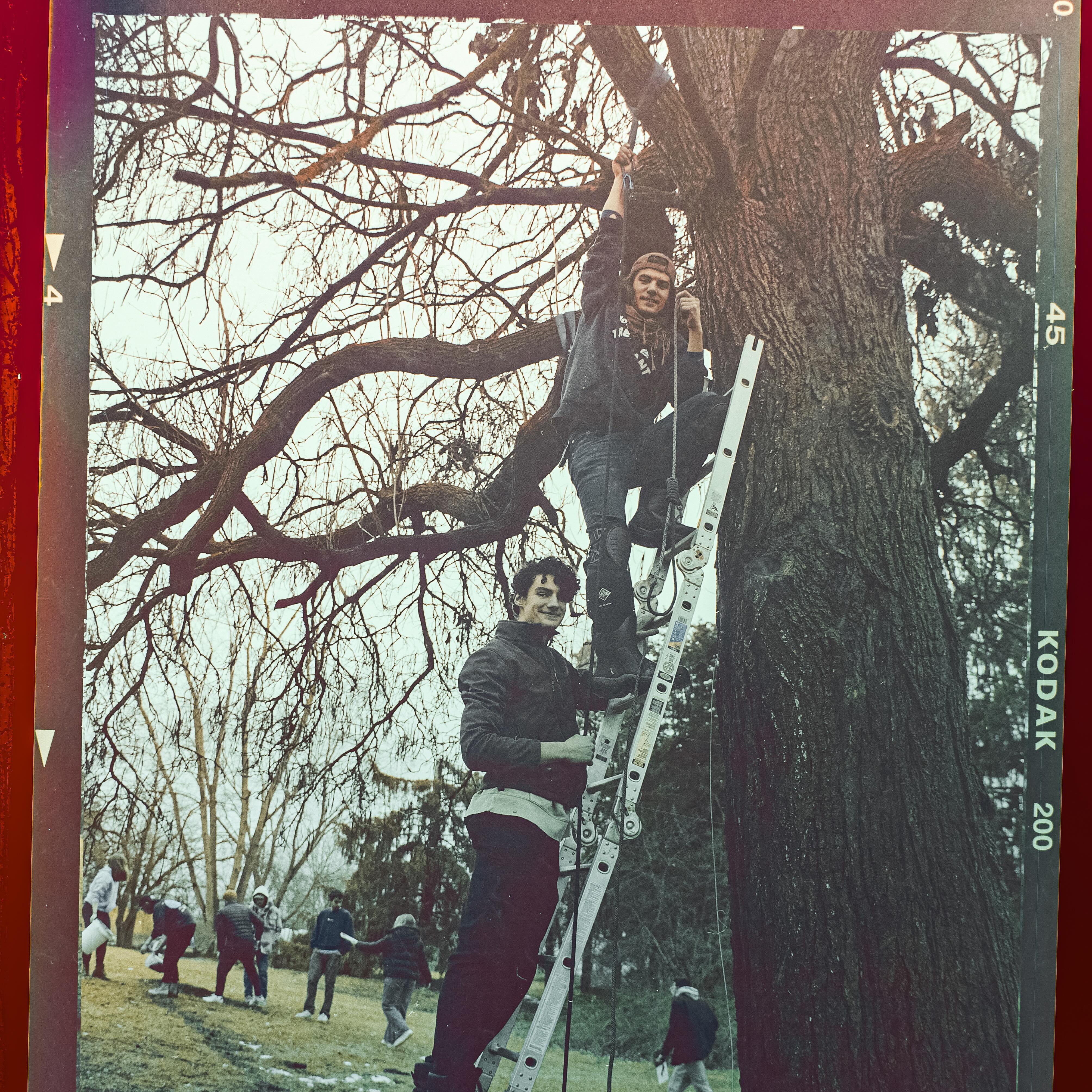Rigging for a film… shot on film.
🎬: The Mole
📸: @ashtewan
#michiganfilmindustry #film #movie #stunts #rigging #brothers #kodak #stunts #stuntman #uofm #michigan