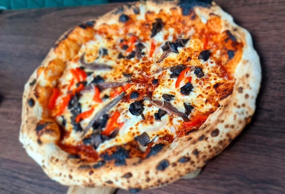 This crust. Your kitchen. Tonight. Imagine that.
Golden, blistered edges. Melted cheese. A slice that crunches then melts away.
This isn’t just pizza. It’s proof you can outdo your favourite takeaway—right at home.
Ready to bake your best-ever pizza? Head to our site and let’s get you started. 🍕