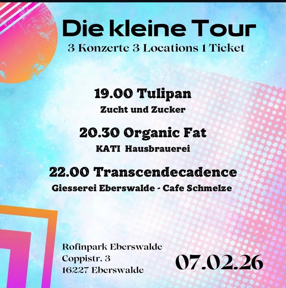 „Die Kleine Tour 2026“
Drei Konzerte, drei Orte, ein Ticket.
Nächsten Samstag, am 07. Februar 2026
Eberswalde, Rofinpark
Am 07. Februar findet in Eberswalde zum dritten Mal „Die Kleine Tour“ statt – ein kompaktes, intensives Live-Musik-Format mit drei Bands an drei unterschiedlichen Locations im Rofinpark. Mit nur einem Ticket kannst du alle Acts erleben und dich durch den Abend bewegen.
Der Ablauf:
•19:00 Uhr – Zucht und Zucker – Tulipan
bewegt sich zwischen kraftvollen Riffs, nachdenklichen Balladen und treibenden Beats. Die fünf Musiker*innen aus Berliner Sessions überschreiten Genregrenzen und bieten ein dynamisches, abwechslungsreiches Set.
•20:30 Uhr – KATI Hausbrauerei – @organicfat// Organic Fat
liefert energiegeladenen Punk-Sound mit Female-Front-Power. Seit über 15 Jahren mischen sie klassische Punk-Elemente mit Rock-Attitüde.
•22:00 Uhr – Alte Gießerei / Café Schmelze – @transcendecadence //Transcendecadence
kombiniert post-punkige Strukturen mit psychedelischen, expressiven Klanglandschaften. Introspektive Texte treffen auf rohe, mitreißende Grooves.
Warum hingehen?
Die Kleine Tour ist kein klassisches Festival im Großformat, sondern ein kompakt kuratiertes Musik-Erlebnis über mehrere Orte hinweg – mit kurzen Wegen, unterschiedlichen Atmosphären und einem Ticket, das den gesamten Abend abdeckt. Die Veranstaltung war in den Vorjahren schnell ausverkauft.
Tickets findet ihr in der Bio, im Laden an der Kasse, und auf der Homepage bei unseren Veranstaltungen ❤️