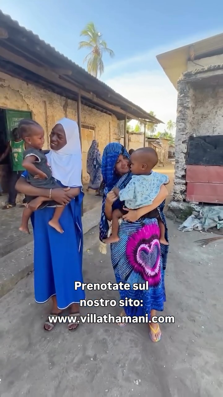 Non siamo un’agenzia viaggi.
Siamo un luogo, una casa, un’esperienza 🌴
Villa Thamani è per chi vuole vivere la vera Zanzibar:
quella lontana dai resort,
quella che si sente, si guarda negli occhi
e si vive fino in fondo.
Se lo desideri, siamo felici di darti una mano
nell’organizzare il viaggio, dal volo a tutto ciò che serve
per arrivare fin qui.
Perché Zanzibar non è solo una meta.
È un’esperienza.
E noi siamo qui… mancate solo voi 🤍