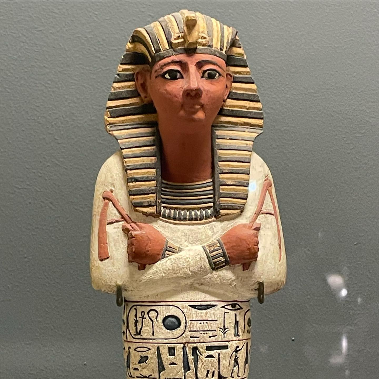 I am pretty convinced than some royal funerary equipment was made by Deir el-Medina's artists - such as this shabti for Ramesses IV arguably featuring stylistic characteristics from the village.
Who's with me?