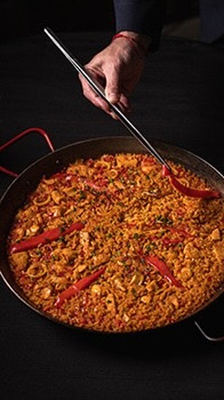 Paella al gusto elaborada al momento, con arroz en su punto y sabor definido de principio a fin✨
.
.
.
#aranjuez #grupoAranjuez #AranjuezSteakHouse #madrid #planesmadrid restaurantesmadrid restaurantegallego comerenmadrid cenarmadrid bernabeumadrid carnegallega restaurantedecarne restaurantedecarneenmadrid top10restaurantesmadrid comidavenezolanamadrid