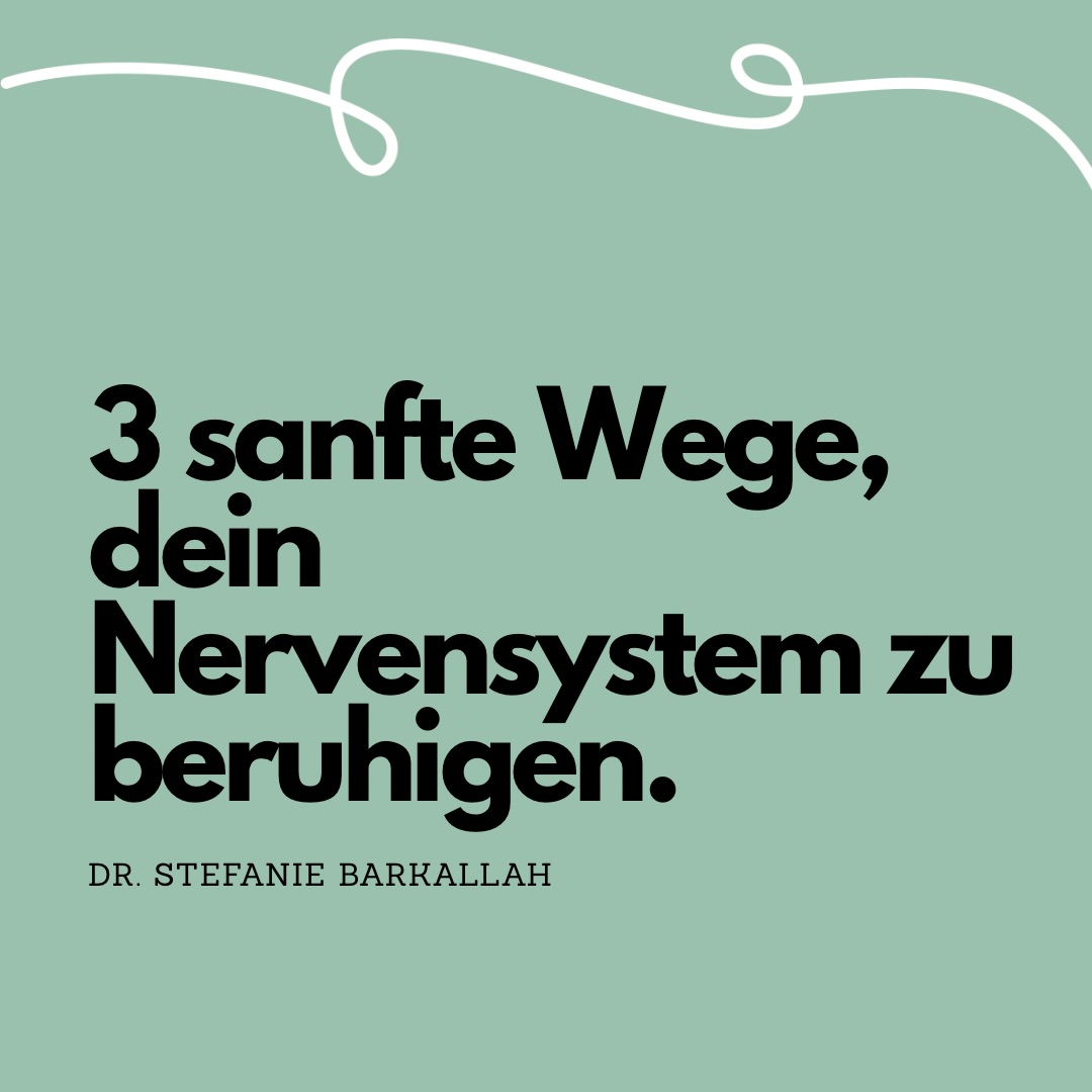 Wir suchen oft nach großen Lösungen.
Dabei braucht dein Nervensystem etwas anderes:
Langsamkeit.
Wiederholung.
Sicherheit.
Regulation entsteht nicht durch Druck.
Sie entsteht durch Erfahrung.
Jede bewusste Ausatmung.
Jeder Moment von Verbindung.
Jedes kleine Innehalten.
Das ist neuronales Lernen.
Wenn du magst, probiere heute eine der Übungen aus
und beobachte, was sich verändert.
Alles Liebe
Steffi
Porges (2011)
Dana (2018) Polyvagal Exercises for Safety and Connection
Immordino-Yang et al. (2012)
#vagusnerv #nervensystemregulation #resilienz #achtsamkeit #selbstfürsorge