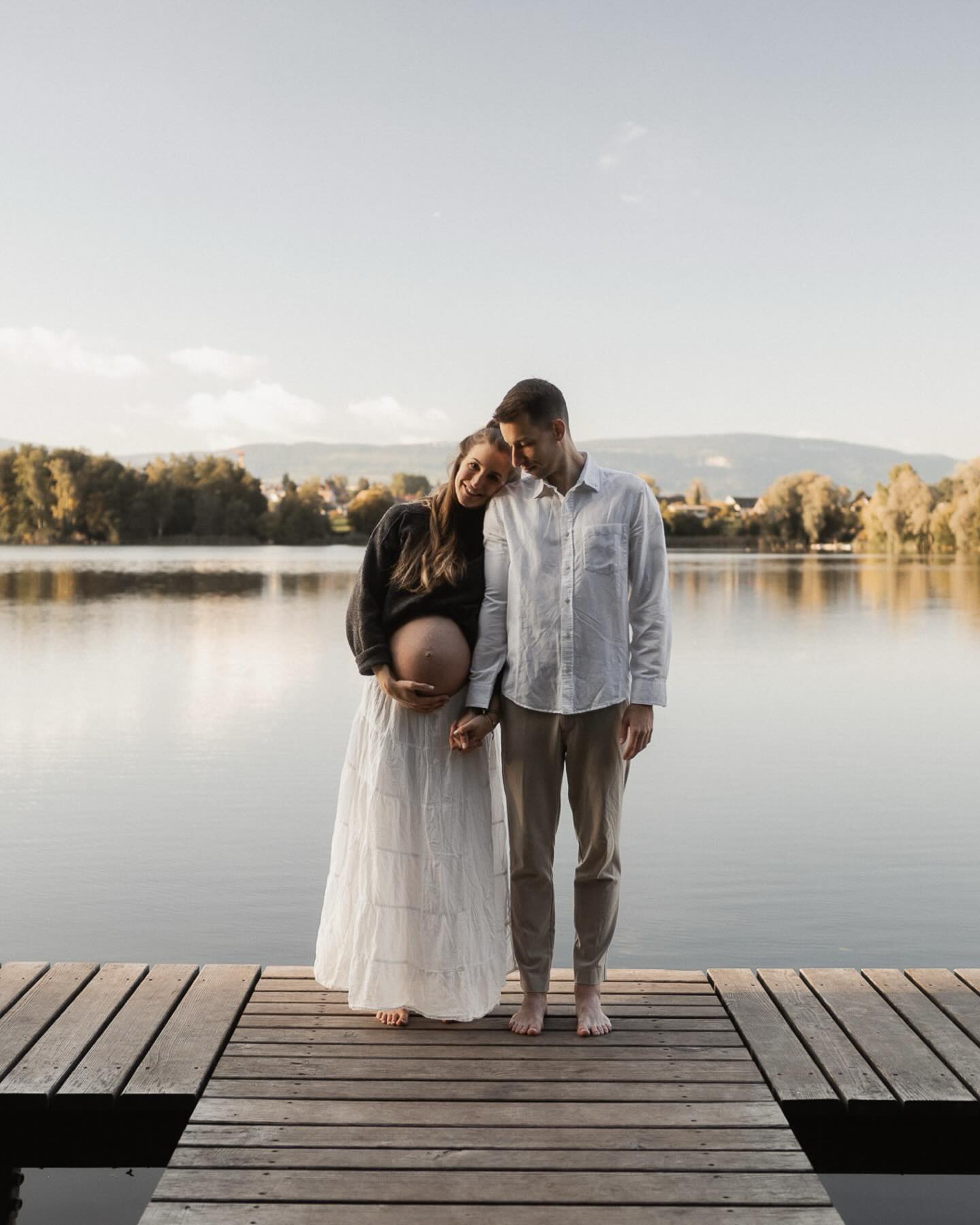 DIESEN SATZ HABE ICH NOCH NIE GEHÖRT:
„OMG, warum habe ich bloss Fotos von meinem schwangeren Bauch gemacht? Die schaue ich mir gar nicht gerne an.“
WAS ICH JEDOCH IMMER WIEDER HÖRE:
„Ich bereue es so sehr, dass wir keine Bilder von meinem schwangeren Bauch gemacht haben. Damals war mir nicht klar, wie viel mir diese Aufnahmen später bedeuten würden 🤍“
Ich kenne niemanden, der seine Babybauch-Fotos bereut.
Aber viele, die bereuen, keine zu haben.
Heute festhalten, was morgen unbezahlbar ist.🫶🏻
💌 Melde dich frühzeitig für deinen Termin.
•
•
•
•
#thebeautyofpregnancy #babybauchbilder #schwangerschaftsshootingschweiz