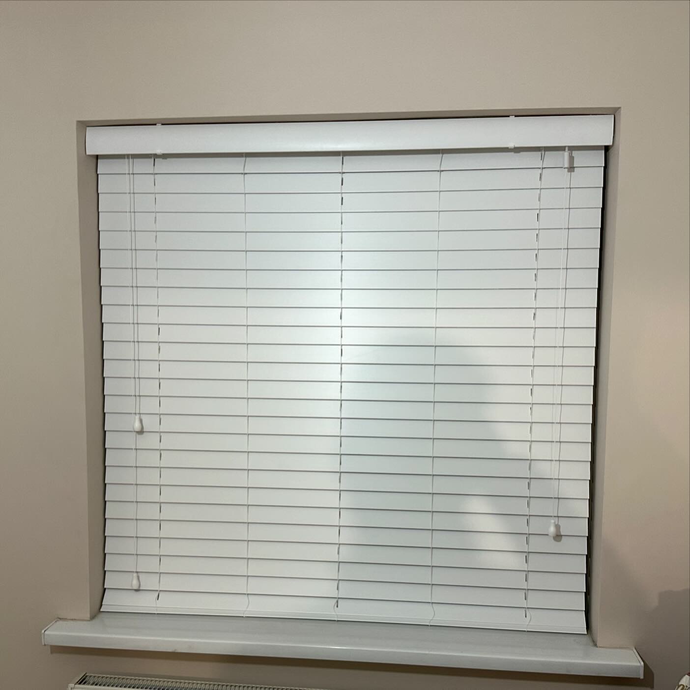 Our Blinds Complete This bedroom. Finished in Ice White. Get in Touch Today! #hemelhempstead #chesham #hertfordshire #kingslangley #blinds #madetomeasure #homestyle #homeideas #hertforshirelife #herts #rollerblinds #venetianblinds #watford #london