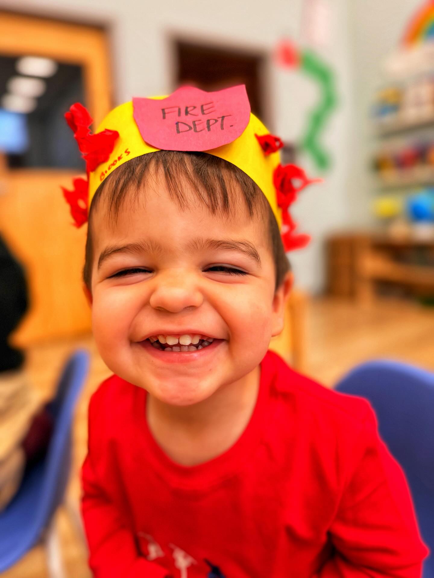 🚒 This week our classroom turned into a mini fire station while we explored community helpers and the magic of our comunidad!
Our little bomberos rocked their handmade firefighter headbands while learning how rescuers help keep everyone safe. We paired our learning with the beautiful story Mi Ciudad Canta 📖🌈, which reminded us how strong and amazing a community can be when everyone works together.
Of course, even firefighters need snack breaks 😉 Our Peque Cocineros stepped into the kitchen to make a crunchy energy snack to refuel after all that fire-fighting and civilian-rescuing action. Lots of mixing, teamwork, and taste testing approved by tiny chefs 👩🍳👨🍳
We also enjoyed a very lively, sunny outdoor exploration ☀️🌿 where our helpers in training got to play, move, and soak up some fresh air together.
Safe to say… our community helpers in training were ready to save the day ❤️🔥