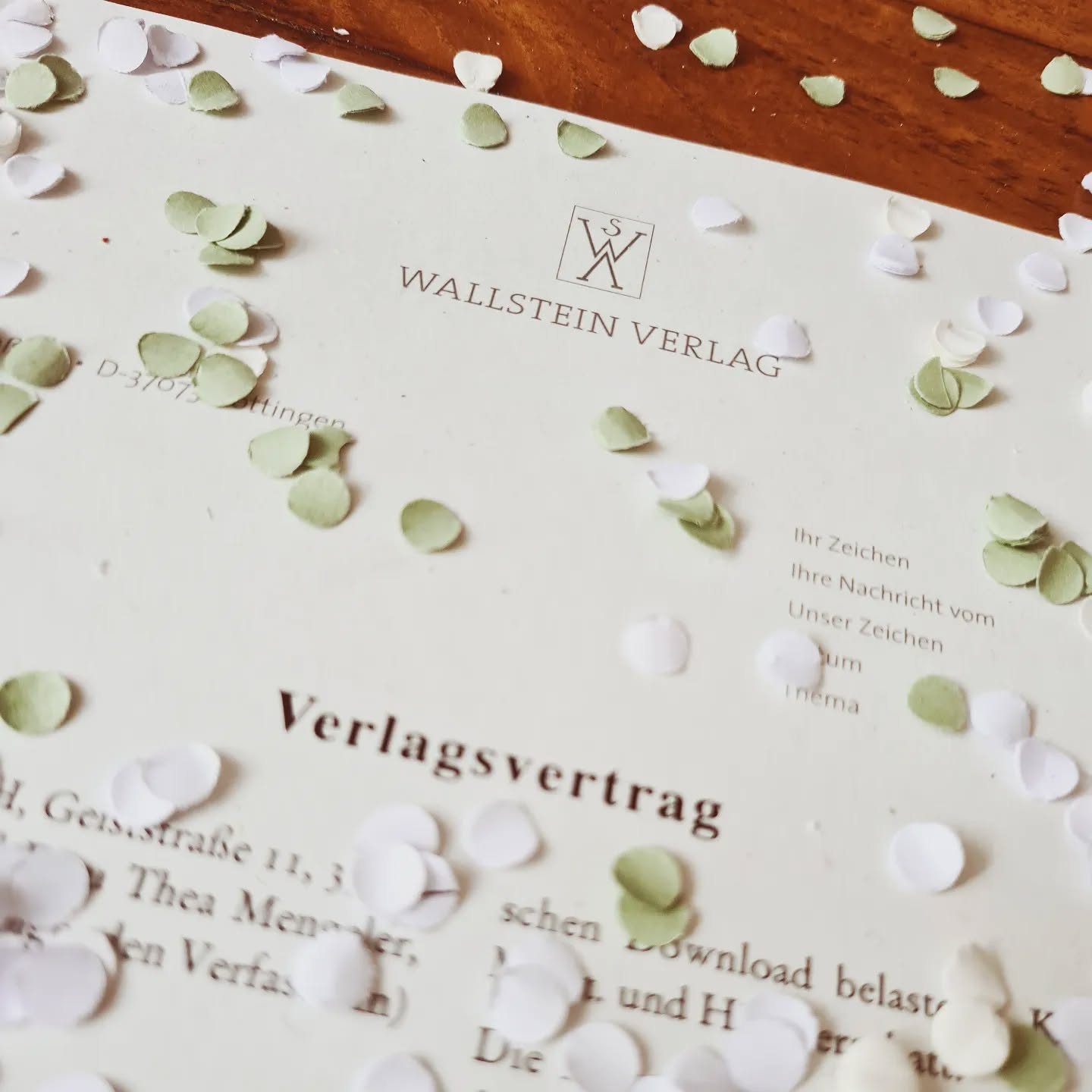 *NEWS* Mein zweites Buch kommt - und das schon im nächsten Jahr im wunderbaren @wallsteinverlag
Ich freue mich wahnsinnig!