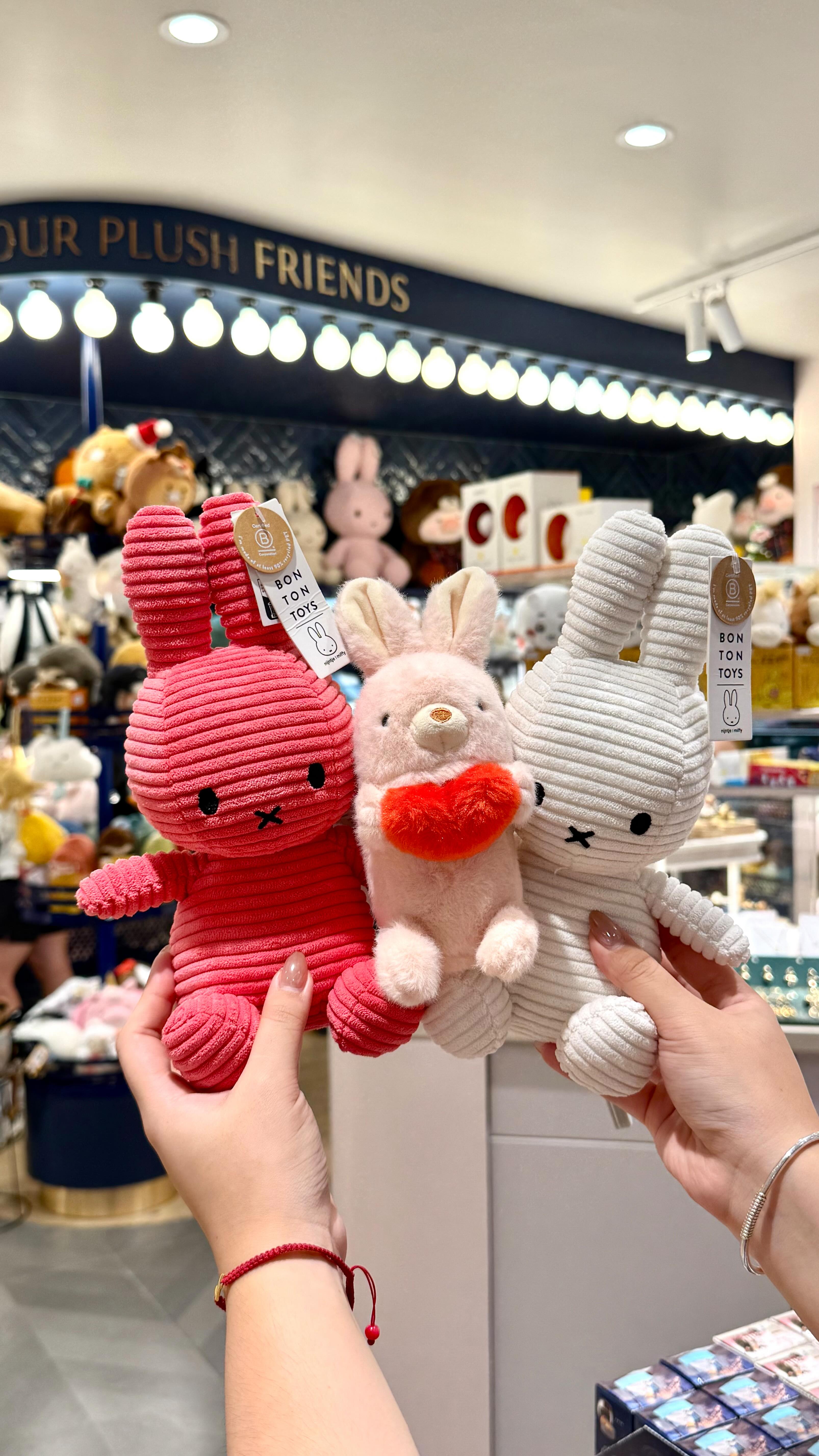 Your Valentine’s Day gift guide starts here 💝
Looking for something cute, thoughtful, and full of heart? You’ll find it at MOOII 💖
🧸 Jellycat plushies for the softest hugs
🐰 Miffy plushies for timeless cuteness
🍓 Sonny Angel Strawberry Love series for a sweet surprise 👼
🎒 Posture Pal bag charms to clip on and take everywhere
🏡 Sylvanian Families gift packs for cozy, heartwarming moments
💎 MOOII earrings sets for a sparkly finishing touch ✨
…and so much more waiting to be discovered in store 💗
From plushies and blind boxes to jewellery, accessories, and little keepsakes, there’s something special for every kind of Valentine 💘
Come explore and find the one that feels just right 💝
@mooii_aus
#ValentinesDayGifts #Mooii #MooiiFinds #GiftInspo #CuteGifts VDayShopping Jellycat Miffy SonnyAngel StrawberryLove PosturePal SylvanianFamilies MooiiJewellery 💕