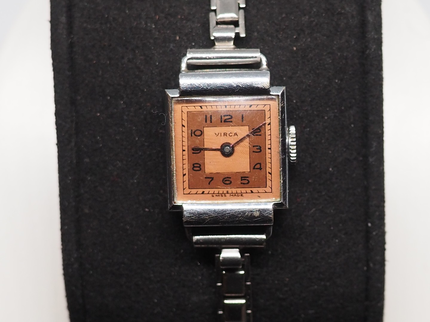 Tiny, elegant and full of history — the Virca Swiss Art Deco 1930's Ladies Watch. Rectangular case, two-tone dial and a 15-jewel manual movement from a lesser known Swiss manufacturer. This was no budget timepiece but can be yours for just £60. Link in Bio ✨ #VintageStyle #ArtDeco #LadiesWatch #Virca #HayesHorology