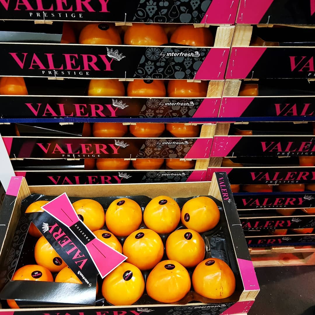 #kaki #persimon #sharon #sharonfruit #fruitwholesale #fruit #fresh #healthy #vitamin #sweet #fruitporn #food #foodie #españa #spain #hamburg #germany #