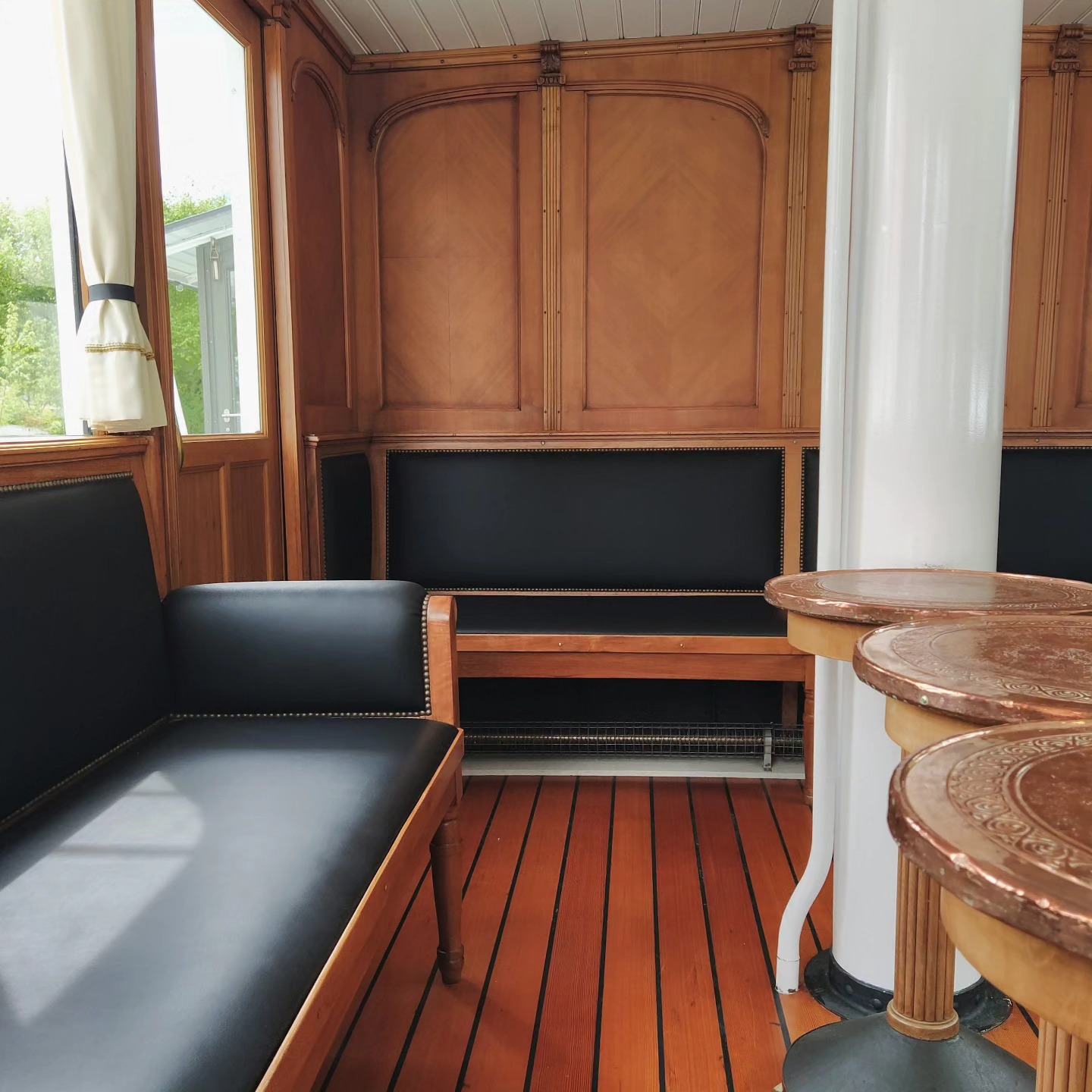 #montagram am Mittwoch
Was es braucht, um neue Geschichten zu schreiben? Sonne, ein mildes Lüftchen und gemütliches Sitzen im Salon.