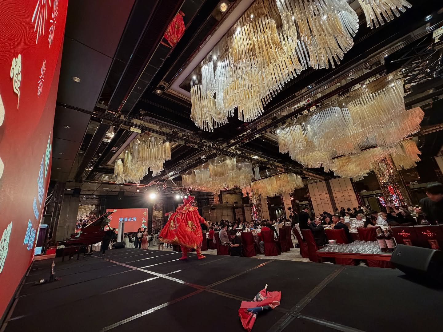 ☁️全通有限公司☁️
🔹變出公司品牌臉譜
🔹耳目一新的變臉演出
🔹融入古彩戲法元素
#變臉 #新年表演 #香港表演 #香港演出 #傳統表演