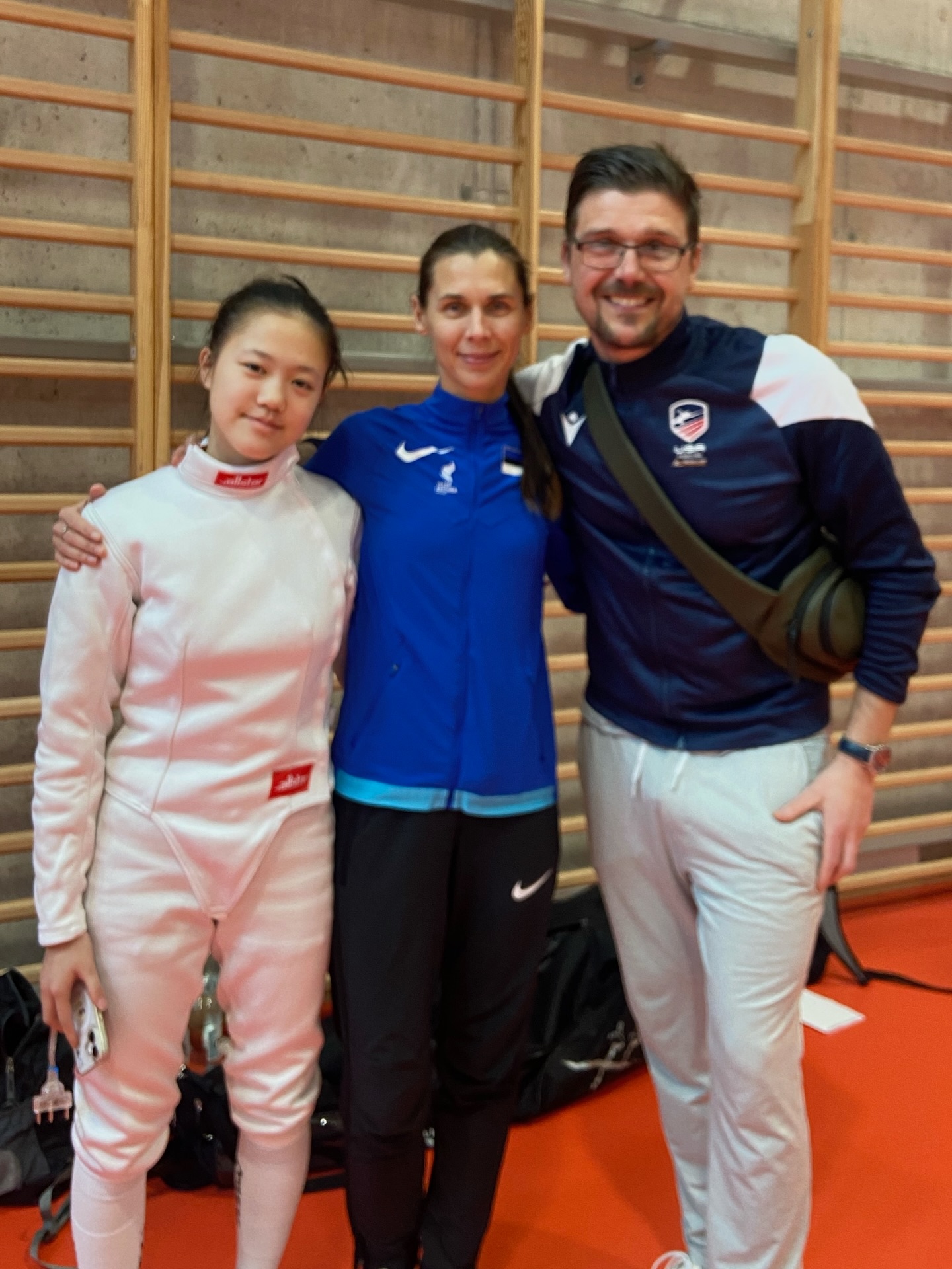 What a special moment for Arena Fencing! 🤺✨
Our Coach Maks together with his current student Claire and his former teammate — the legendary Irina Embrich 🥇
Olympic Champion, European Champion, and most recently World Championship Bronze 🥉 medalist — just a few highlights from her incredible career!
It was such a pleasure to see Irina in Kraków during the latest Cadet World Cup. Inspiring the next generation, on and off the piste 💙
@irem_fencing_club
#ArenaFencing #FencingFamily #CadetWorldCup #Krakow #OlympicChampion FencingLife Inspiration WomenInSport