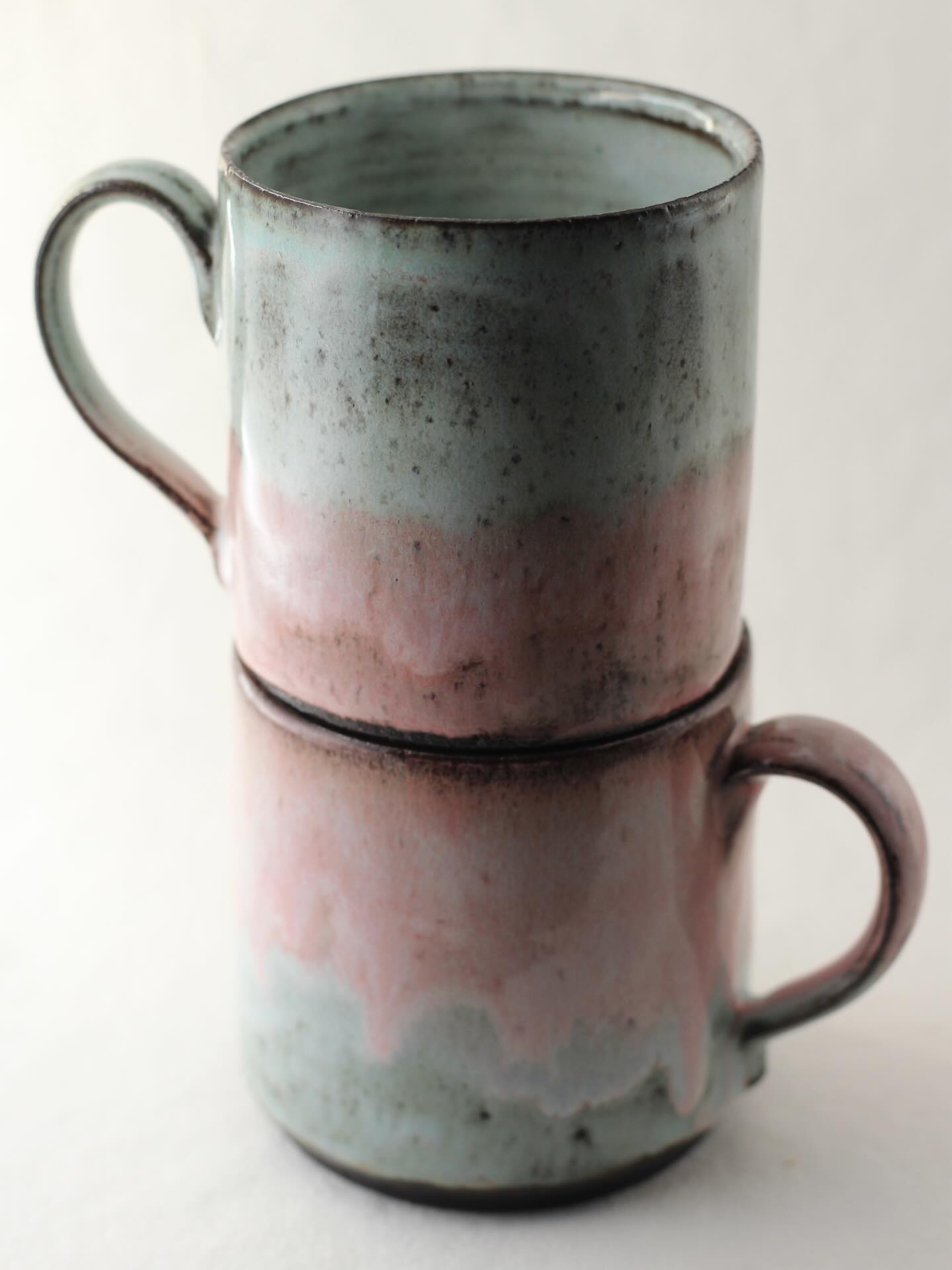 These keep on catching my eye when I’m in my photos app. My brain tells me they’re a reflection of each other, even though I know they’re not. They’ll be with me at @tobaccofactorymarket on Sunday x #jenmakespots #mugs #blue #pink