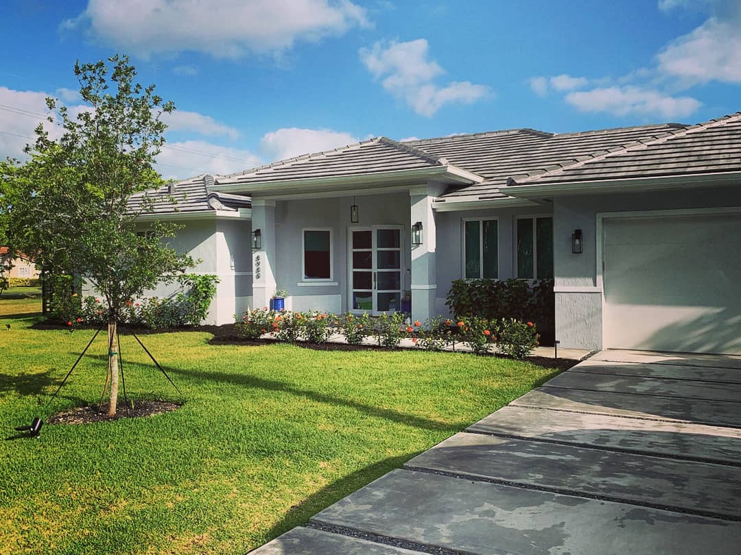 Amazing feeling turning over this beautiful 4/3 home to its proud owners 🏡
#home #property #house #residentialarea #realestate #yard #building #roof #siding #architecture #grass #tree #backyard #cottage #lawn #estate #landscaping #sky #landscape #facade #suburb #landlot #garden #porch #window #farmhouse