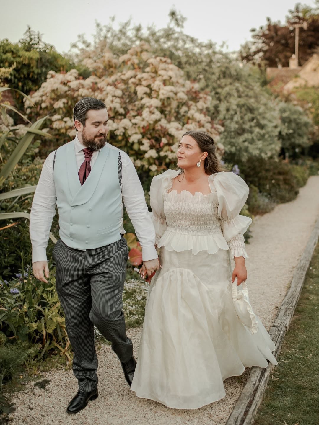 Today's sunshine has got me dreaming of longer evenings ahead. It won't be long until after dinner sunset portraits can commence again 😍☀️
#cotswoldwedding #themanorhousewedding #gloucestershireweddingphotographer #cotswoldweddingphotographer #oxfordshireweddingphotographer