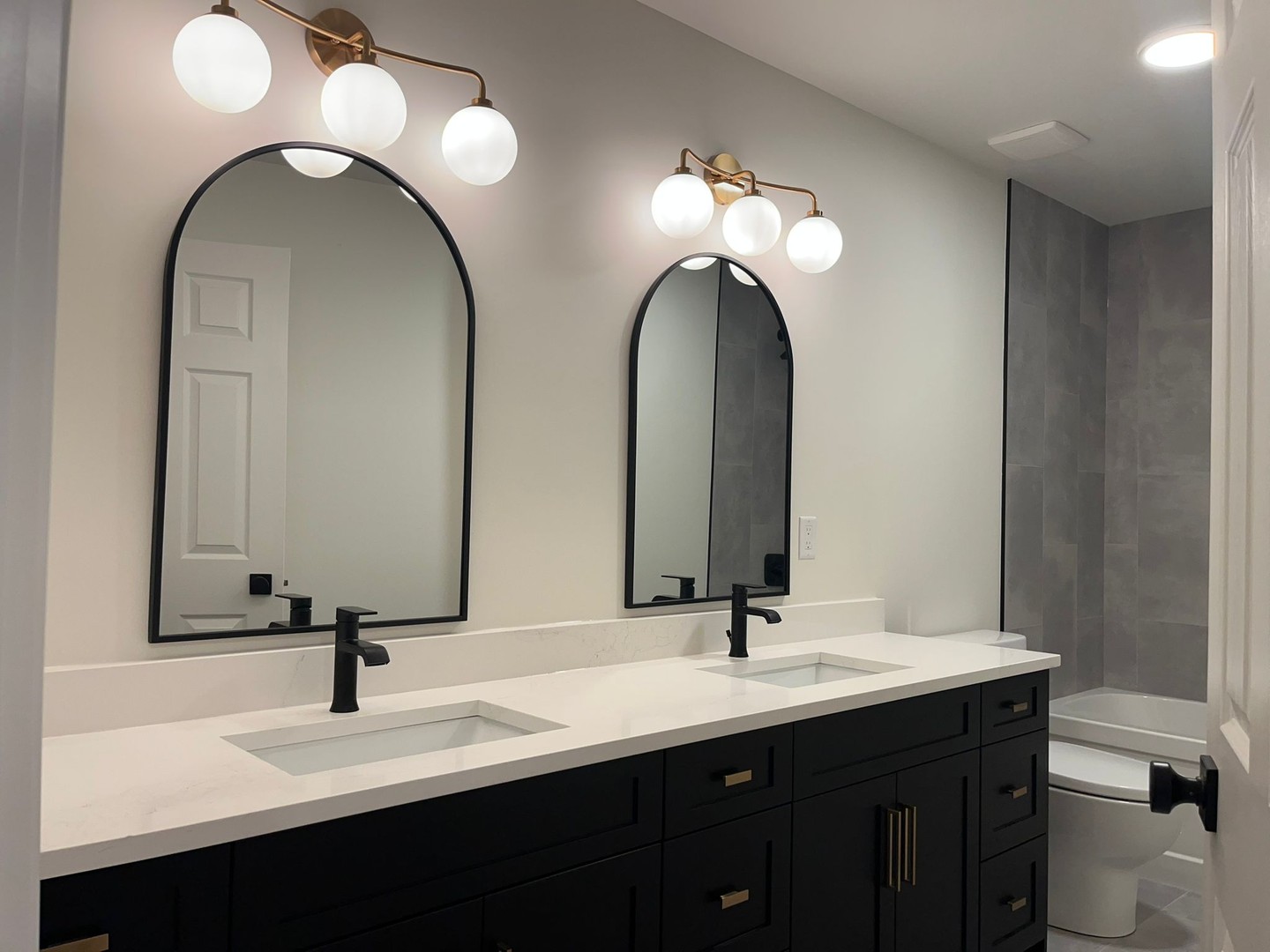 Thinking of renovating to sell? Jamie byDesign lays out a clear, ROI-focused checklist so homeowners, builders and agents make the smartest choices. Start with kitchens and main bathrooms for the biggest buyer appeal; invest in quality counters, neutral cabinetry and durable fixtures. Refresh paint, lighting and flooring in living areas for broad staging impact, and save on secondary bedrooms with targeted cosmetic updates. Keep finishes timeless—soft neutrals, matte hardware, and easy-to-clean surfaces—to attract more buyers quickly. Jamie byDesign supports planning, procurement and staging to respect budgets and timelines while maximizing sale price. Want a prioritized roadmap for your property? Link in bio. 🛠️✨🏡 | Home Renovation | Design For Sale | Real Estate ROI | Jamie byDesign
