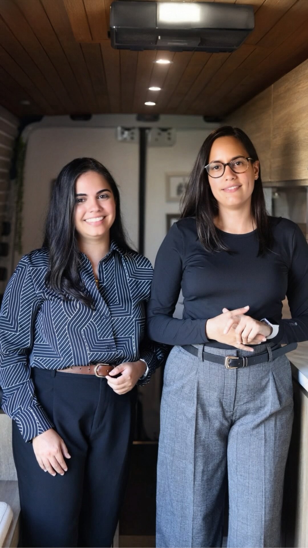 Lavanda es una forma distinta de acompañar tu salud.
Desde el 2020 trabajamos como una clínica móvil y virtual que se adapta a las personas, a las empresas y a los distintos momentos de la vida. Integramos medicina alternativa, acupuntura, sueros, vitaminas y tratamientos naturales para apoyar el bienestar de manera consciente y personalizada.
Nuestro enfoque va más allá de atender síntomas: buscamos crear experiencias de cuidado que conecten el cuerpo, la mente y el entorno, estés donde estés.
Te invitamos a conocer a Lavanda y descubrir una manera más cercana y flexible de cuidar tu bienestar.
¡Conócenos!
Link en la bio 🚐🪻
📞7875301401
💻LavandaHolisticClinic.com