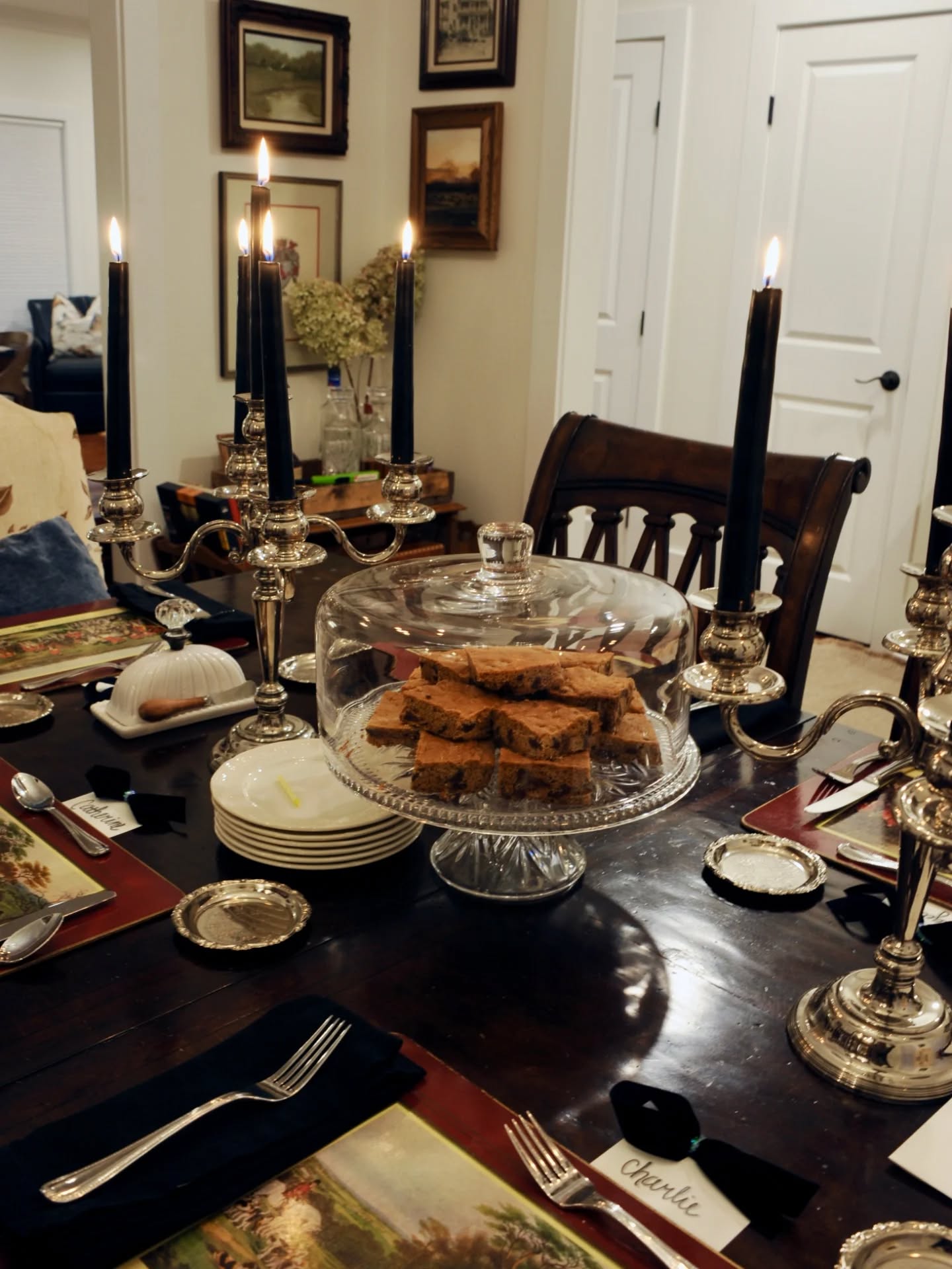 A simple winter tablescape for cozy family gatherings
@lenox
@thegodingergroup
@parkdesigns
@gienfrance
@mudpiegift