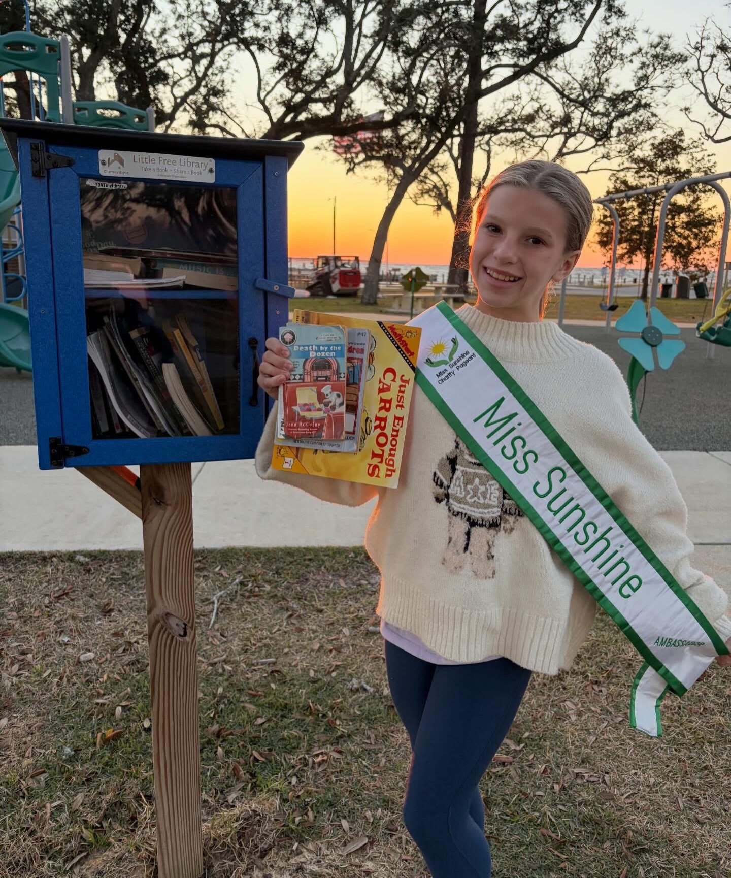 Recently our Miss Sunshine Charity Pageant Jr Ambassador Cora was spreading some Sunshine during the beautiful sunset and super cold day ❤️ Cora is making sure the Little Free Library in her community has plenty of books and also made sure to straighten them up so library was fresh and inviting!
Pageant registration is open now! Don’t forget to register today! www.misssunshinecharitypageant.com
#misssunshinecharitypageant #spreadingsunshinethroughkindness #giveback #volunteer