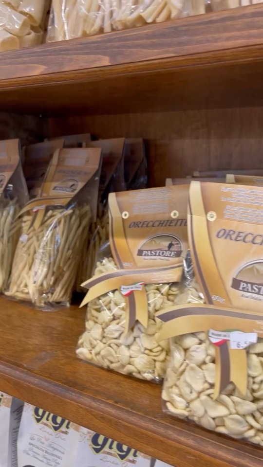 Fresh pasta. Crispy panini. Proper Italian desserts.
This little spot feels like a quick trip to Italy — without leaving the city 🤍
📍Midtown Toronto
🍝 Made with love, served fresh