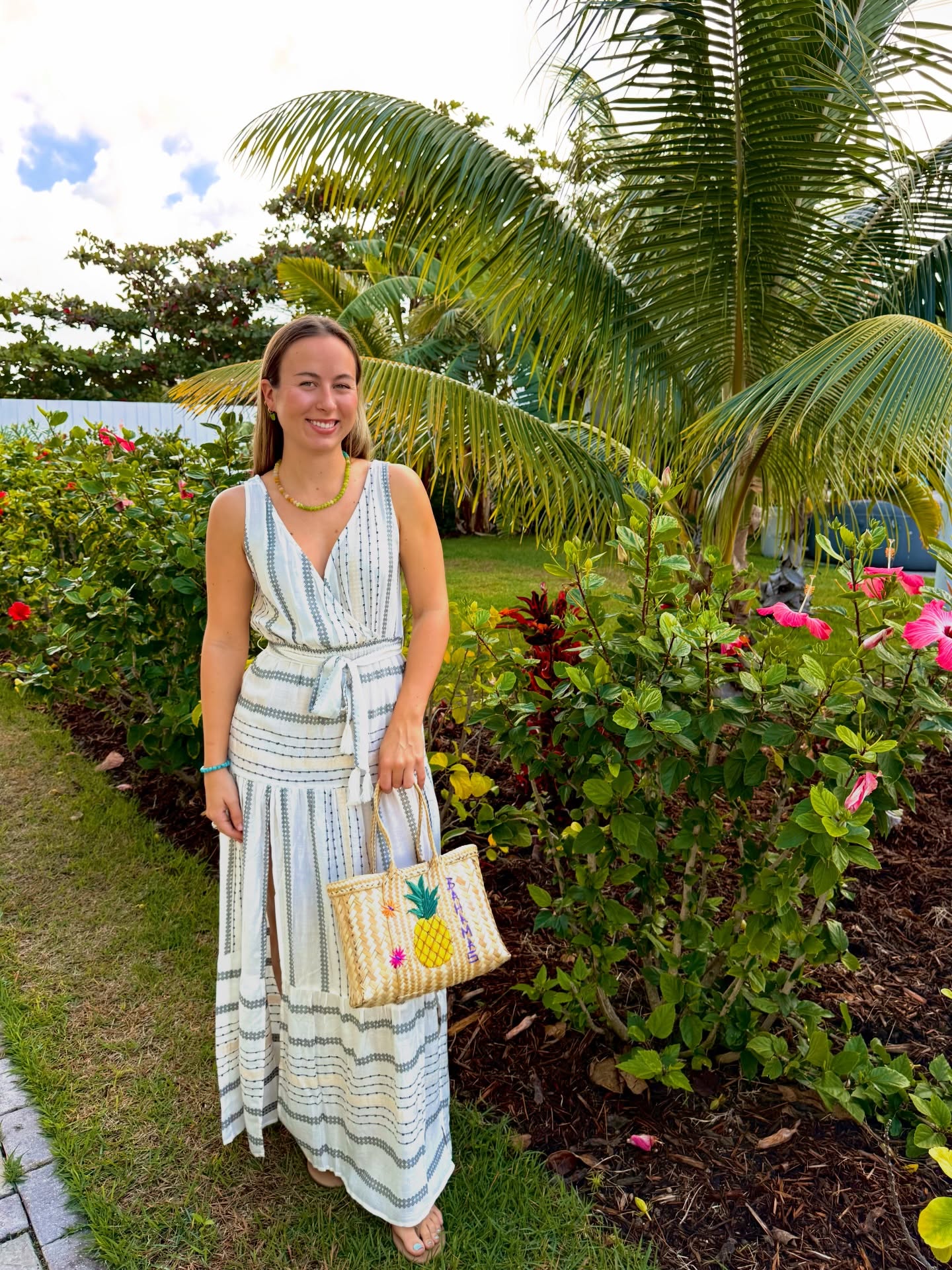 Did you make plans and can’t find anything to wear? Just a reminder that we have clothing at our Marsh Harbour location to fix that problem 🤭🌴