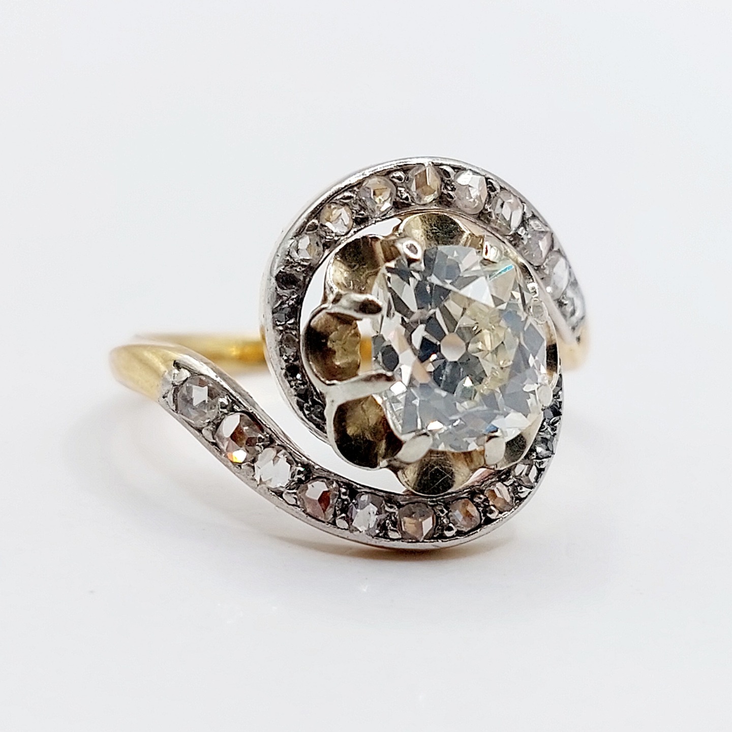 French antique tourbillon ring 18k gold and platinum set with a 1.20 carat old mine cushion cut diamond surrounded by rose cut diamonds (circa 1900)
PRICE : 4900€
Magnificent and rare antique French work from the 1900s
Size: 48 FR / 4.5 US
Weight: 3.28 g
Main diamond size: 6.8 x 6.1 x 4.2 mm (estimated at 1.20 carats)
Diamond in very good overall condition (a few minor imperfections on the rim visible only under magnification)
Color: near white
Clarity: no inclusions visible to the naked eye, difficult to see under magnification
Head width: 13.5 mm
Micro scratches from use
Eagle's head hallmark (French hallmark)
#frenchjewelry #diamond #diamondring #antiquering #victorian #victorianring #marquisering #augustusjewels #vintagering #daisyring #daimondhaloring #tragetring #oldminecut #oldminecutdiamond #tourbillonring #tourbillon