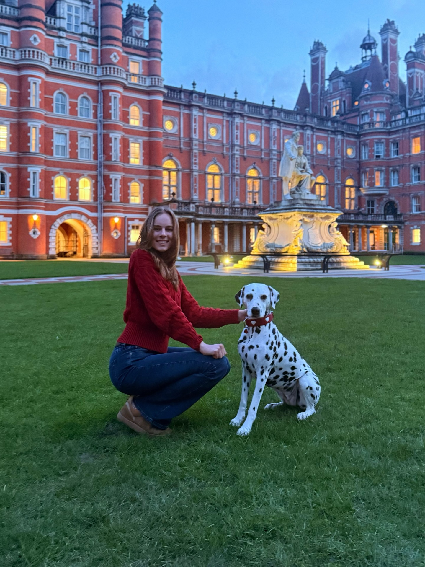 Time really flies because Mae (Lichtenbelt’s Summer Breeze) has already been a week in the UK!!🇬🇧
She is absolutely loving it here and we’re so incredibly proud of her🥰
Today I showed her around my university and of course I couldn’t resist taking a few pictures😉