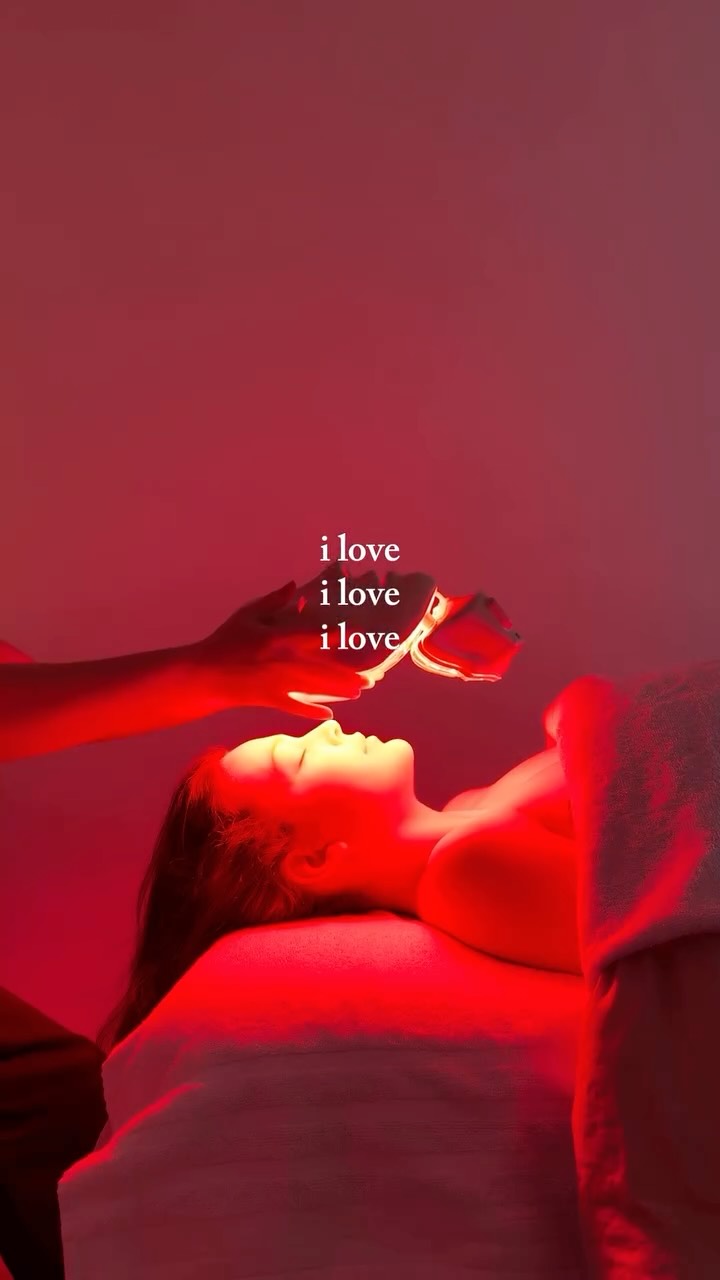 I love…
prendre soin de ta peau
ralentir
apaiser
réparer
faire rayonner ✨
Je créer des rituels, pas juste des soins.
Je choisir chaque geste avec intention.
J’allier technologie & toucher.
Pour t’offrir un vrai moment pour toi 🤍
Masque LED • massage facialiste • actifs ciblés
Soins visage sur-mesure
📍 Lingolsheim