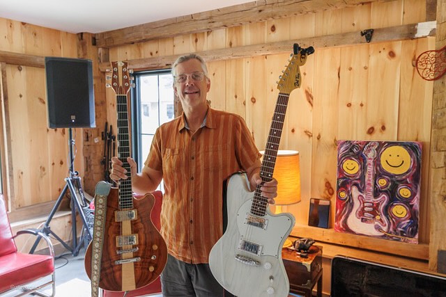 I’m the proud and lucky owner of two Del Toro guitars, handcrafted by my longtime friend and college bandmate, Brian Deckebach. These are truly art pieces, play like butter and have tone for days! Kudos @deltoroguitars. Photo cred @smackoh and guitar painting by @dr.mark_ransom