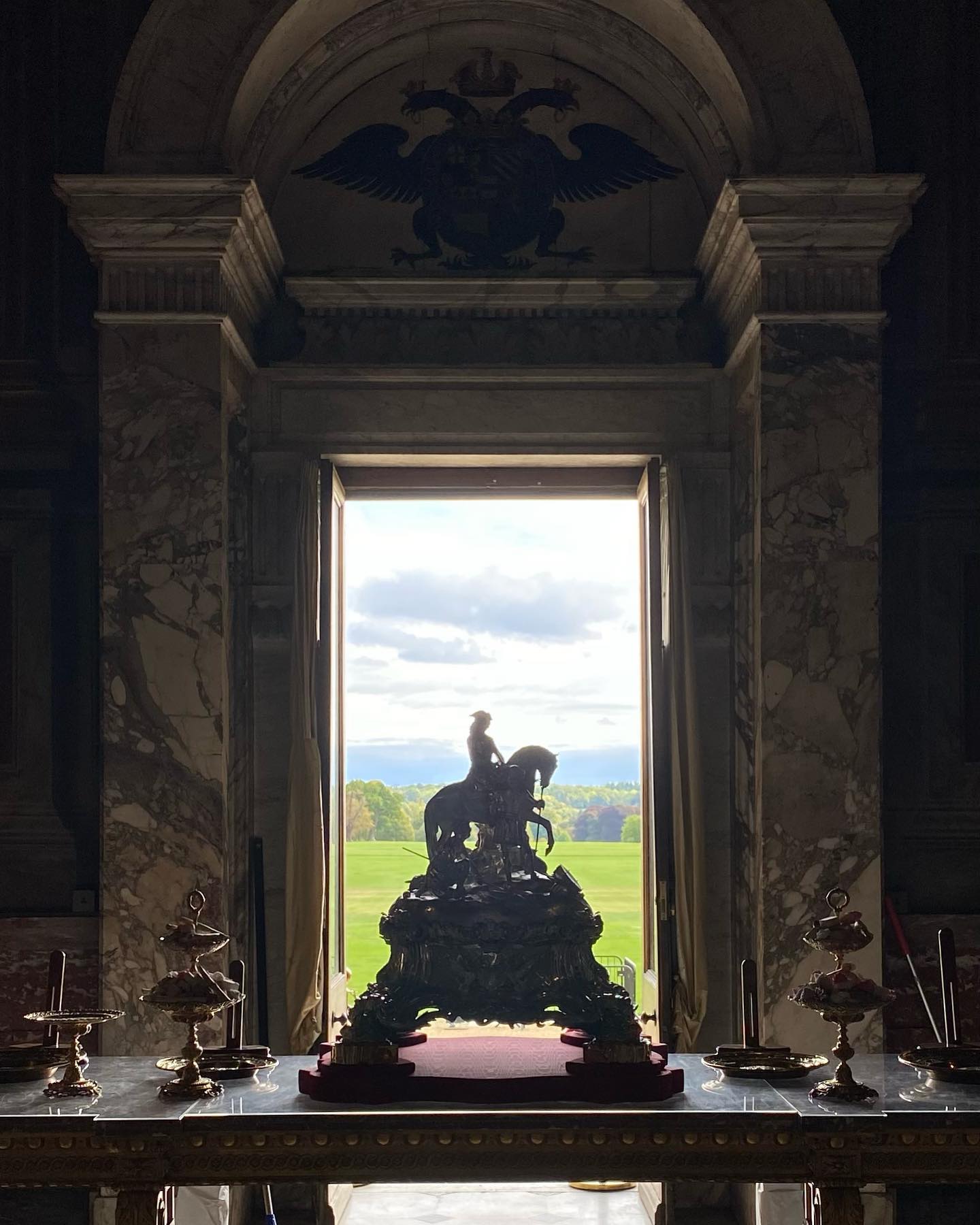Another stunning shot of the table centrepiece at Blenheim Palace yesterday.
They were polishing the floors so the doors were open. Too cool not to share again.
•
•
•
Hi I’m William Harry Mitchell, a Blue Badge Tourist Guide and Historical Interpreter. I lead tours around London and all over England. Want a tour? Have a look at my website (link in bio) for some ideas and get in touch through the contact form. @whmtours
#blenheimpalace #dukeofmarlborough #blenheimdispatch #silver #silhouette #wintersun #opendoors #history #tours #tourguide #touristguide #bluebadgeguide