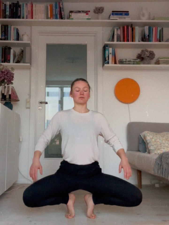 Some people say “Don’t dim your light to make others more comfortable.”
I think it’s not good advice.
It doesn’t make people comfortable.
Or maybe it does, temporarily;
- comfort over authenticity.
But is ignorance
really that comfortable?
Marianne Williamson, often quoted by MLK, said:
“As we let our own light shine,
we unconsciously give other people
permission to do the same.”
And this is more true to my experience.
____________
“It is our light, not our darkness that most frightens us.
We ask ourselves ‘who am I to be brilliant, gorgeous, talented, fabulous?’
Actually who are you not to be?
It’s not just in some of us; it’s in everyone.
And as we let our own light shine,
we unconsciously give other people
permission to do the same.
As we are liberated from our own fear,
Our presence automatically liberates others.”
#bethelight✨