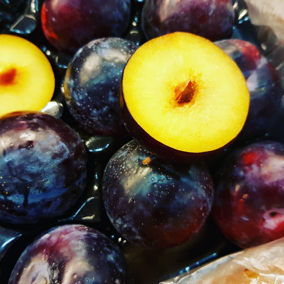 #plums #plum #pflaume #schwarz #süß #lecker #sweet #tasty #fruit #fruity #stonefruit #hamburg #germany #wholesale #chile #prune #ameixa #susine #ciruelas #cile #chili
