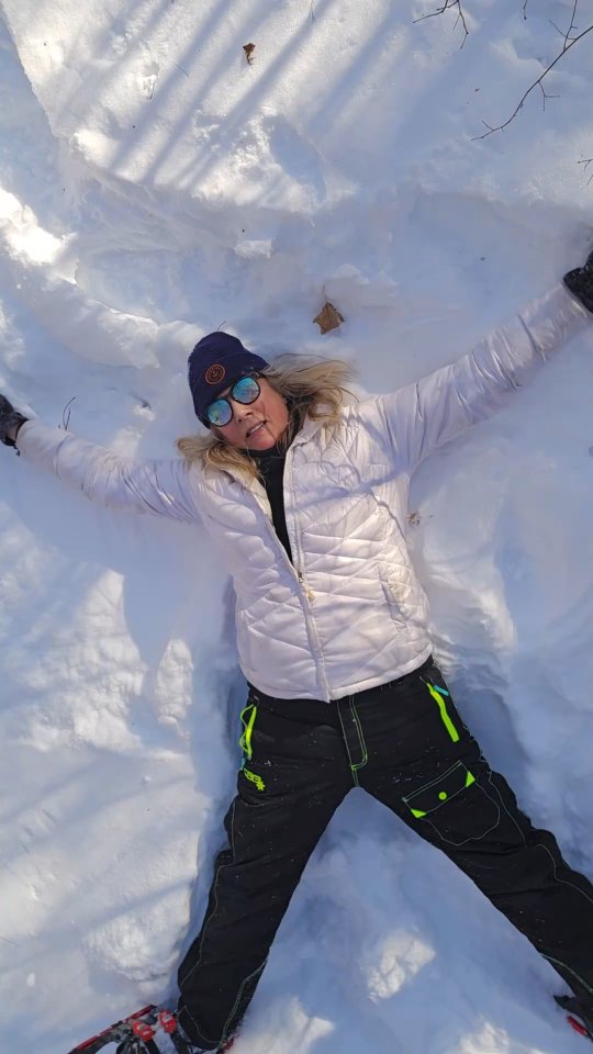 Playing in the woods along the frozen river, making snow angels and following animal tracks. This river will be flowing fast in another month or so! Tgif and wishing all a fun and playful weekend!!!
❄️😃
#newhampshireoutdoors #getoutandplay #snowday #snowangels #riverlife