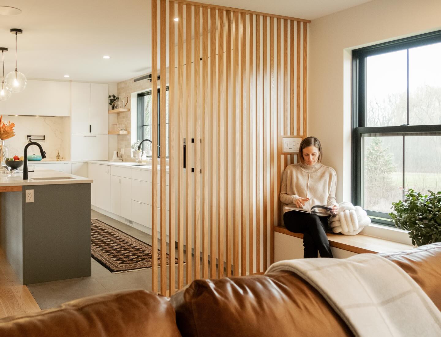 To slat or not to slat… always slats.
Photo by @chelseaannabanana
Slats by @poolewoodworks
Contractor @bagotstreetbuilders
#ModernInteriors #ArchitecturalDetails #kingston_on