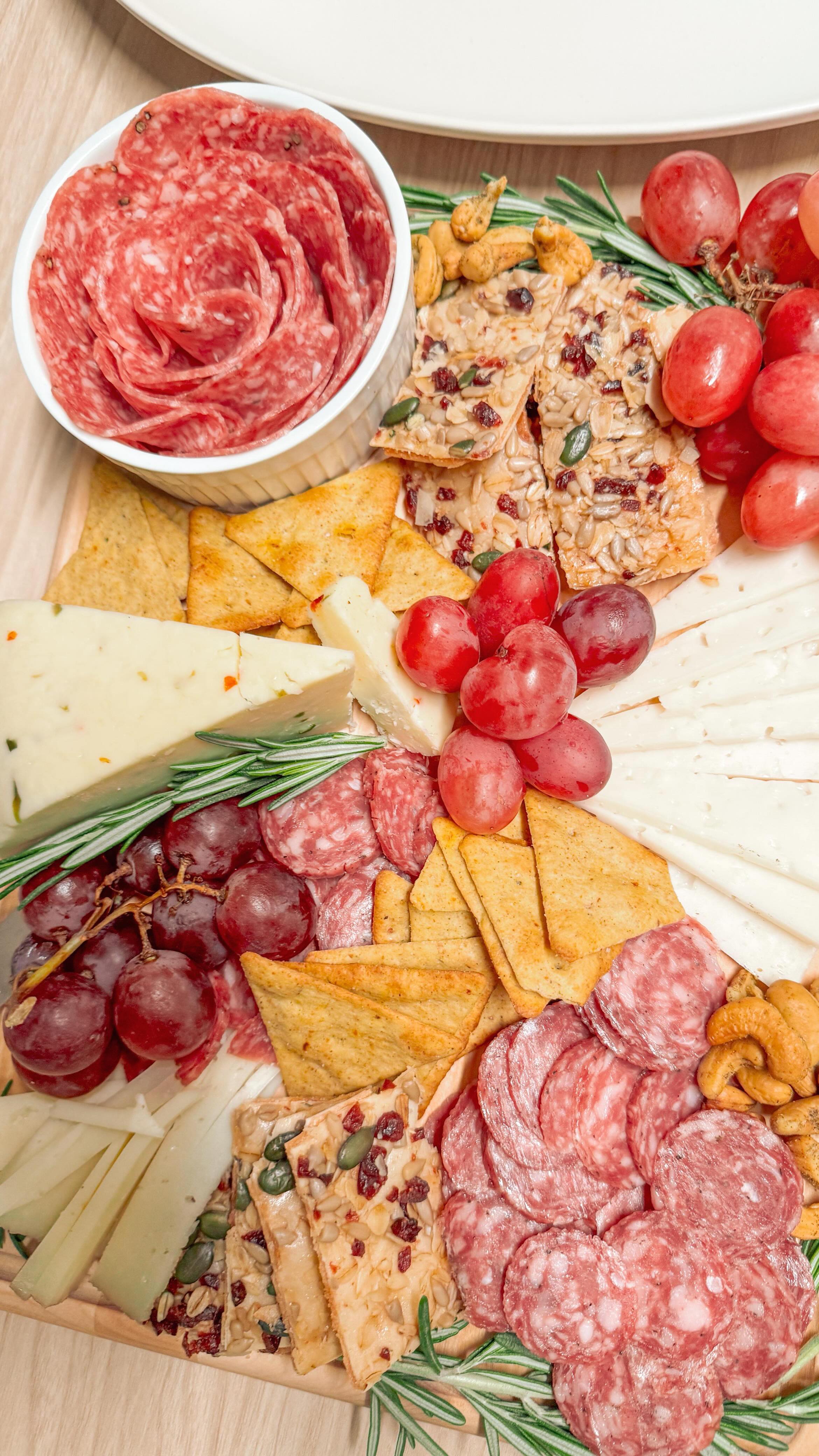 Hosting friends for the Super Bowl?
Your charcuterie board prep starts before you touch the food.
✨ Check your fridge and pantry. You probably already have nuts, crackers, dried fruit or cheese hiding in there.
✨ Plan for a simple balance: cheeses, proteins, something crunchy, something fresh, something sweet.
✨ Prep: Let cheese sit out for 30 minutes before serving. Pre-slice firm cheeses and wash all fruit. Keep crackers sealed until the last minute.
✨ Make sure your kitchen drawers are organized (beforehand) so you can actually see what you have. Serving knives, small bowls, boards, napkins, tongs. When everything’s visible, you know what you can use.
✨ Build your board: Cheeses and bowls first. Proteins around them. Add crunch, fill gaps with fruit and nuts. Finish with fresh herbs.
Good hosting is organization in motion. The calmer your prep, the more you enjoy the game.
✨Bonus tip: I love my @caraway_home cutting boards because they double as serving boards when you flip them — super functional and keeps my kitchen from feeling cluttered. Don't forget to use our discount code (OZE10)!
#friendsofcaraway