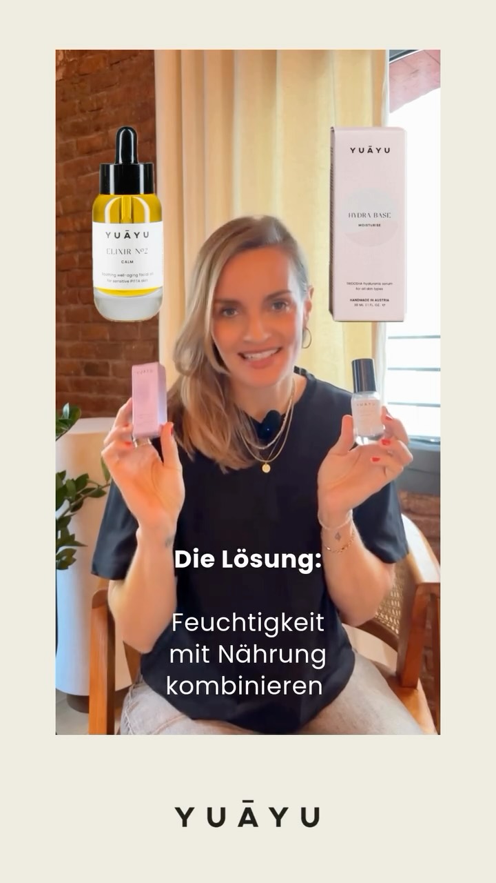 Was tun bei Mischhaut?
Wenn sich trockene und ölige Zonen im Gesicht abwechseln, braucht deine Haut vor allem eines: sanfte Balance.
🧼 Sanfte Reinigung mit einem milden Reiniger (zB Reinigungsmilch oder einem Produkt für sehr empfindliche Haut)
💧 Feuchtigkeit spenden, ohne zu beschweren
🌿 Öl regulieren, ohne auszutrocknen
Mit unserer Hydra Base mit Hyaluron + Elixir No. 2 schenkst du deiner Mischhaut beruhigende und befeuchtende Pflege, die ausgleicht statt überfordert. Einfach 2 Pumpstöße der Base in der Handfläche mit 4-8 Tropfen des Elixirs vermischen bis eine cremige Textur entsteht und ein entspanntes Hautgefühl genießen 💜
Verwendest du schon das Elixir No. 2? Was sind deine Erfahrungen?
#Mischhaut #AyurvedischeHautpflege #SkinBalance #HolisticSkincare