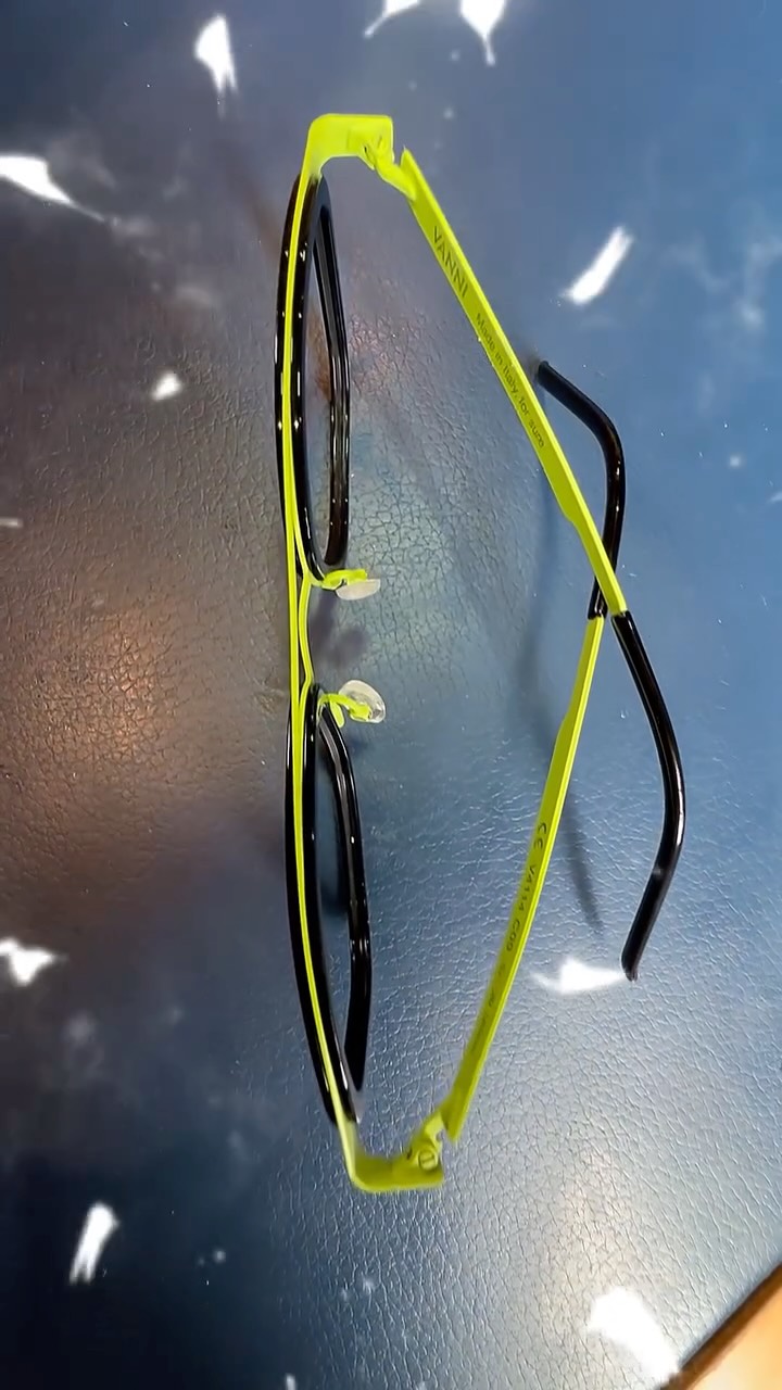 Tendência não se segue.
Se reconhece.
Óculos para quem entende de luxo.
#LuxoContemporâneo #ÓculosDeAltoPadrão #EstiloRefinado #FashionLuxury #OlharMarcante