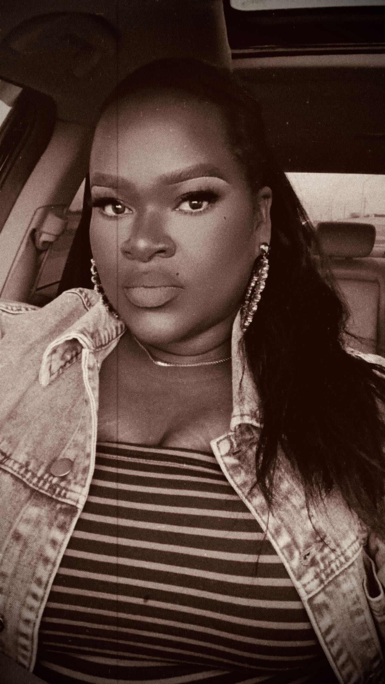 If the dream ‘doesn’t work’…
I’m still creating beauty.
Still modeling what passion looks like.
Just starting with my favorite client, the one watching everything I do.
—————————-
Accepting New Clients
📍Anna, Texas