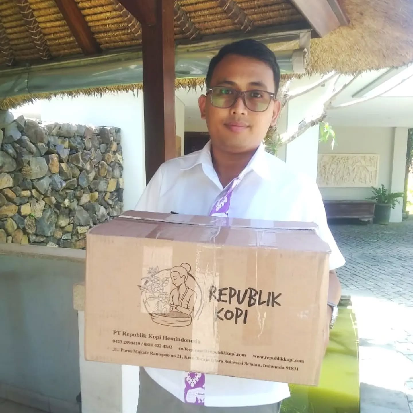 Premium blend KOPI BALI dipadukan dengan keindahan pantai di @anapurivillas menjadikan liburanmu sangat nikmat 🙏