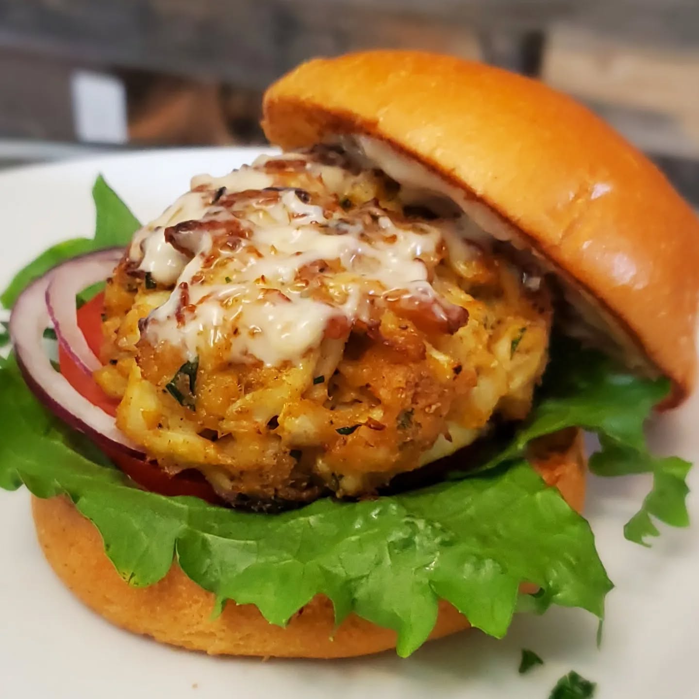 Normally when I cook for my catering orders, the aroma of the food never makes me hungry π€ But this time... it smelled so good I had to make myself a lil somethin' π
#MontgomerysKitchen #CrabCakes #TampaEats
#TampaFoodie #TampaCatering