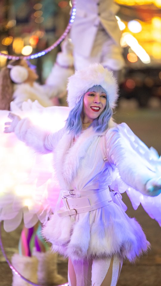 Tonight ☆☆☆☆ Chinook Blast 2026 is rolling in!
Eau Claire Plaza and Prince’s Island Lagoon will transform into a massive winter playground bursting with lights, art, music, and all the cozy vibes.
LRBC Artists from 6pm - 8pm • at the entrance of the festival site
It’s everything you love about winter in Calgary… but bigger, brighter, and bolder.
Dive into the full Chinook Blast lineup now!
#chinookblast #yyc #calgary #winterfestival #tourismcalgary
Website: https://www.chinookblast.ca/