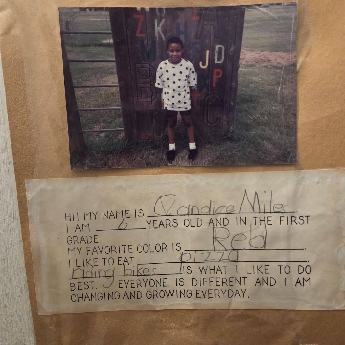 You didn’t become insecure overnight.
You learned how to question yourself.
It’s Friday… and some of y’all don’t need a break.
You need a reset.
Not your schedule.
Not your workload.
You.
Look at this little girl…
aka look at me.
6 years old.
Favorite color? Red. (okay okay… Cherry Red now 😏)
Favorite food? Pizza.
Favorite thing to do? Ride bikes.
No second guessing.
No overthinking.
No trying to “get it right.”
Just… ME.
Last night at an Iron Sharpens Iron event @sdblackchamber and @blackwomenadventures , someone said “Adults are just kids in grown-up bodies.” (Well that’s what I heard)
And I’m not even gonna lie… after I left, I couldn’t shake that. It had me thinking about this exact moment.
I literally had to call my moma like, “Moma can you send me that picture over your bed.”
Because I needed to see her again.
The version of me before I learned to question myself.
Because somewhere along this leadership roadtrip,
I didn’t just grow…I learned how to perform.
Now as a leader, that can look like:
– overthinking decisions
– over-explaining yourself
– adjusting your tone to be received
– carrying pressure that was never assigned to you
And hear me girl that’s not always growth.
Sometimes… that’s conditioning.
So here’s the reset I want you to try before Monday do a “before you learned to shrink” check-in by asking yourself these q’s…
• What felt natural before I started second guessing?
• How did I speak before I started filtering?
• What would I do if I trusted myself the first time?
Then pick one thing and bring it into next week.
One meeting.
One decision.
One moment where you don’t overthink.
Because the leader you’re trying to become…
might actually be who you were before you started doubting yourself.
So as you head into the weekend:
What are you ready to unlearn so you can lead differently next week?
But they don’t teach you this in those leadership trainings… IJS.
✌🏾 Coach C